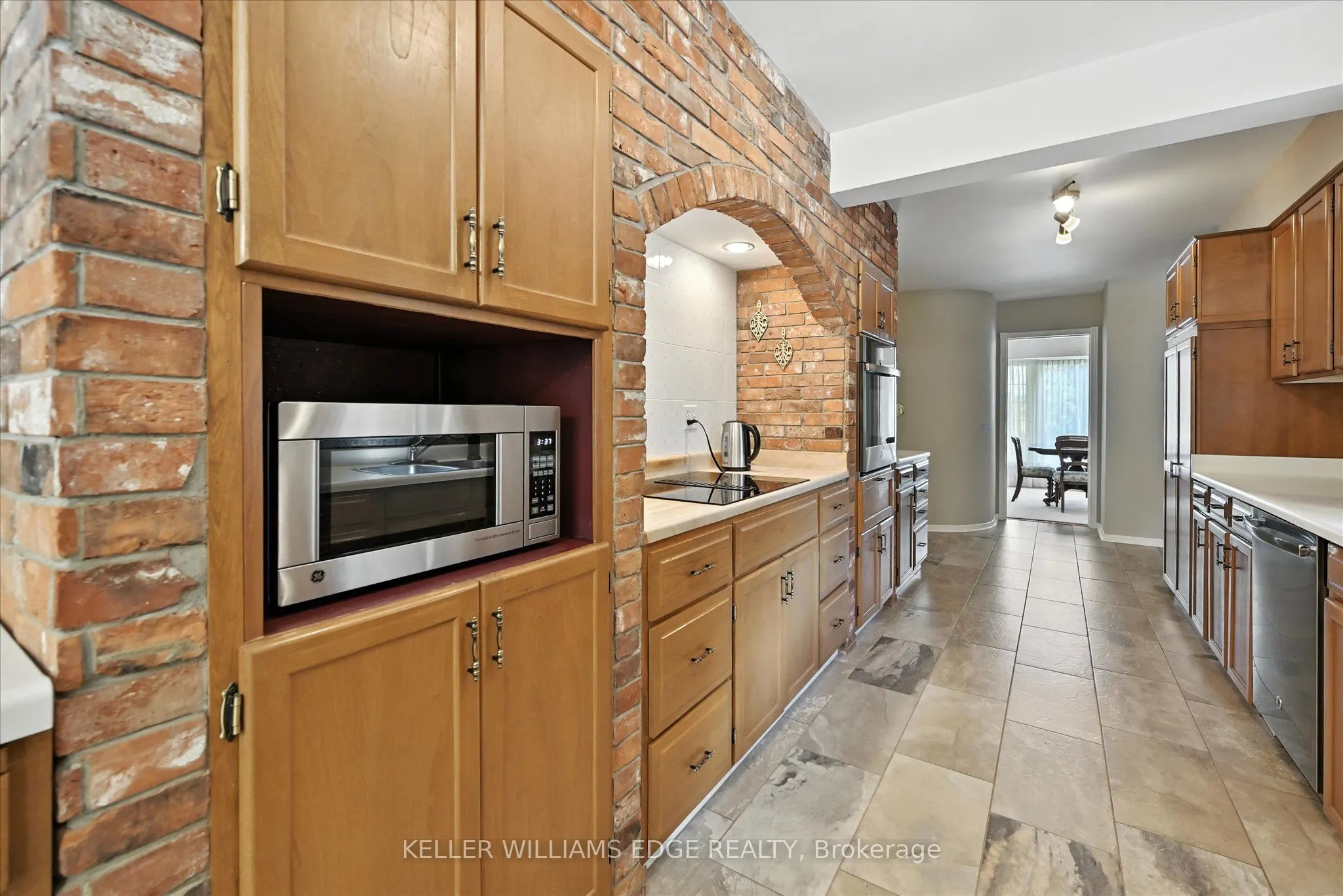 2105 Agincourt Crescent