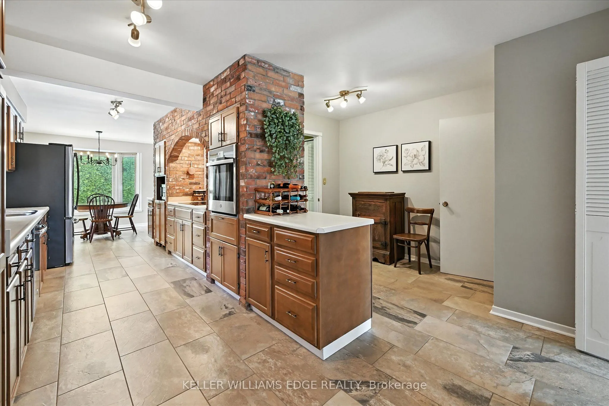 2105 Agincourt Crescent