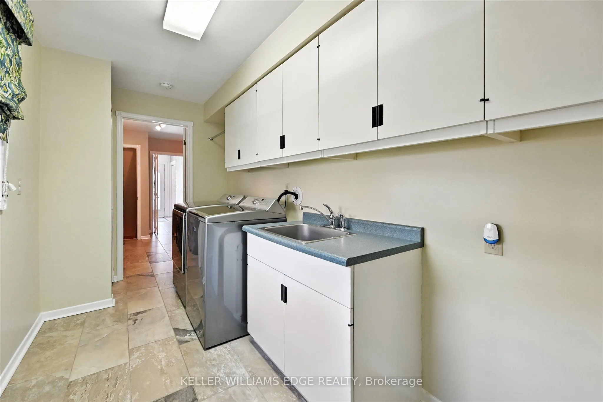 2105 Agincourt Crescent