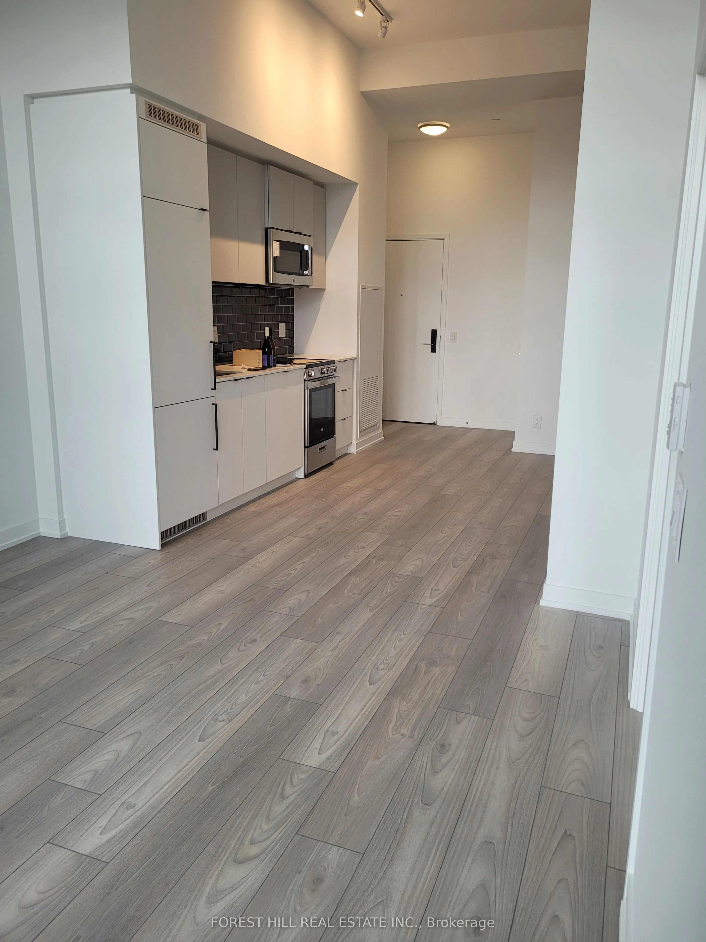 1182 King Street W, #221