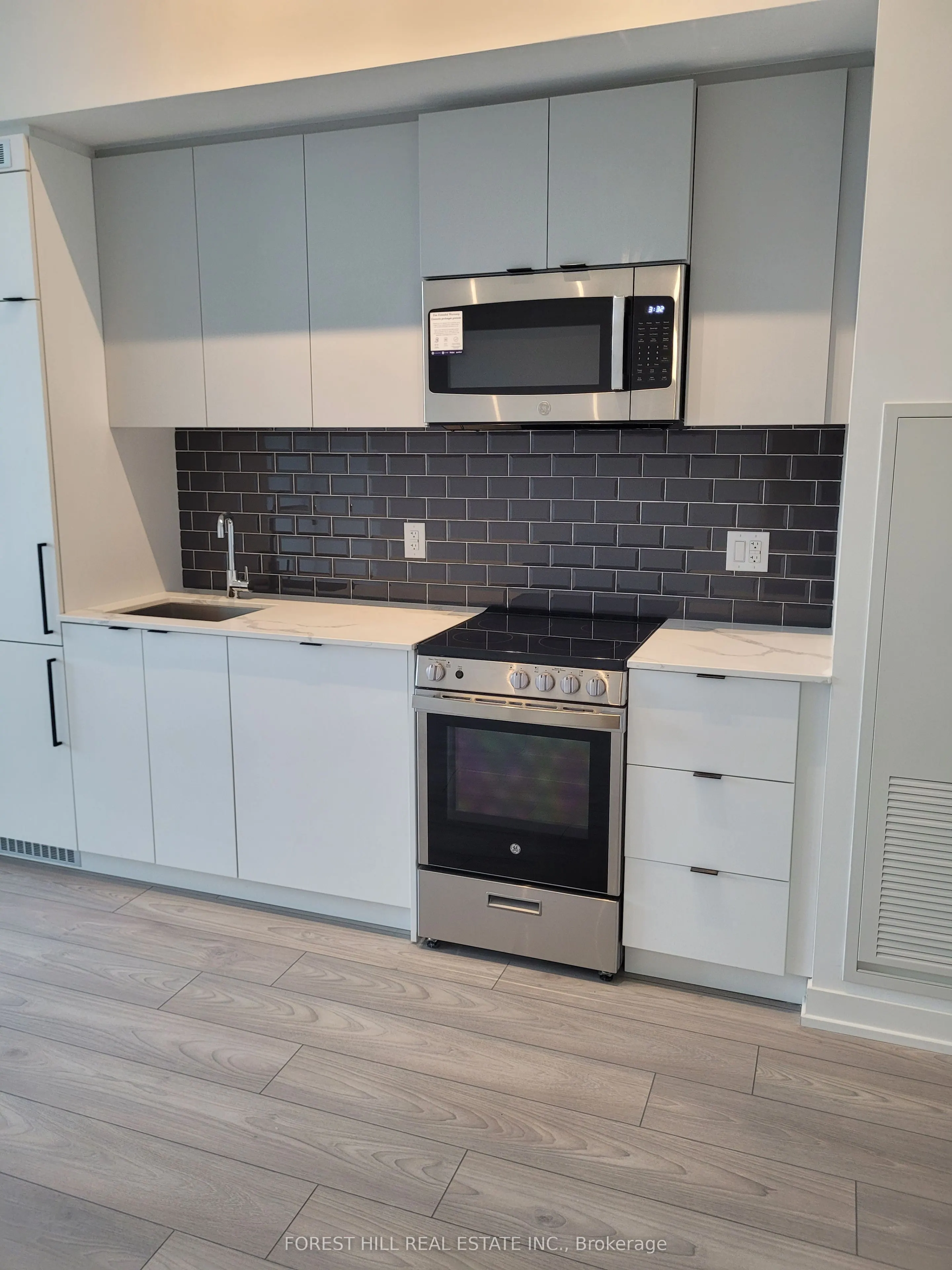 1182 King Street W, #221