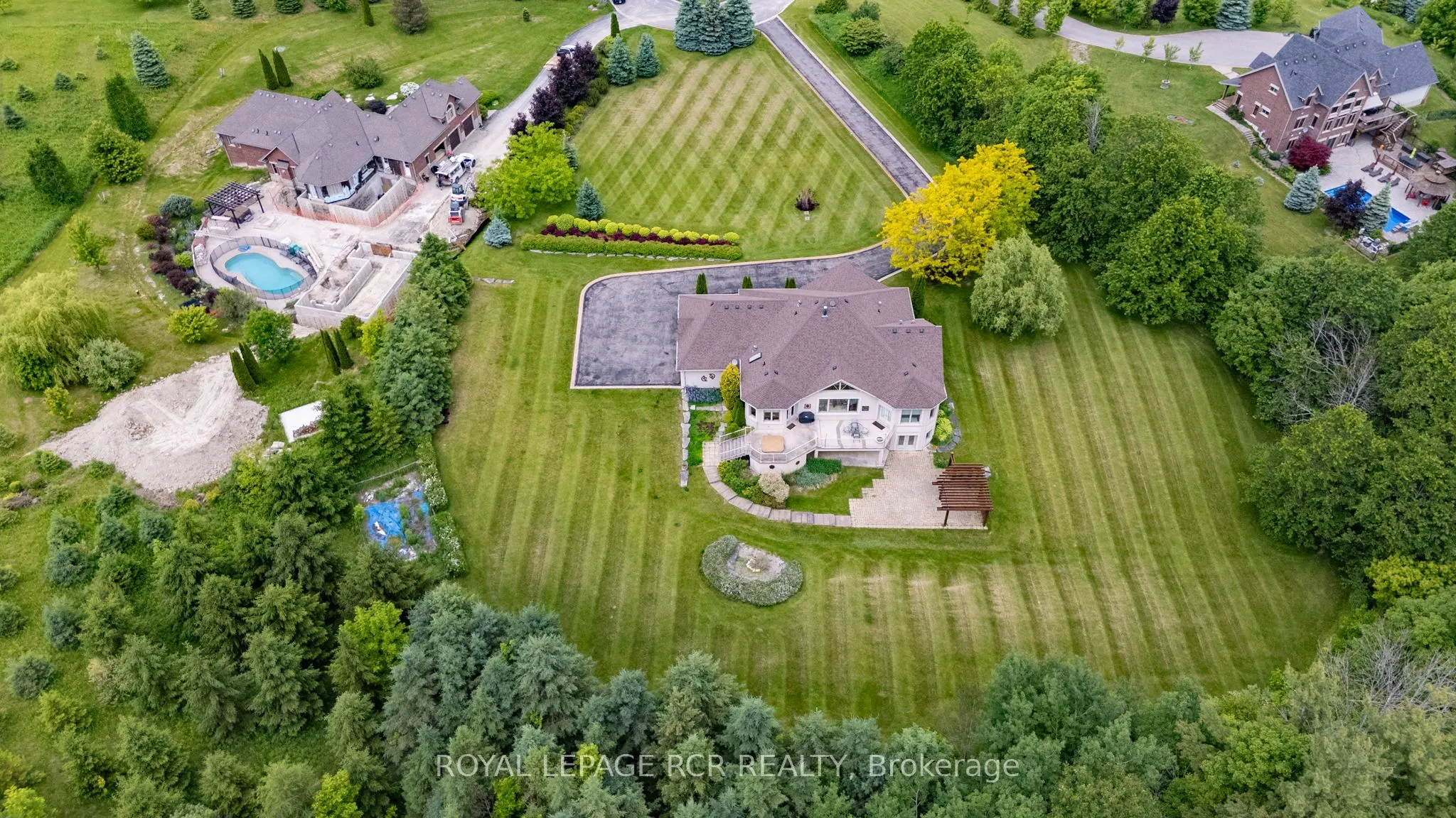 5 Woodlot Court
