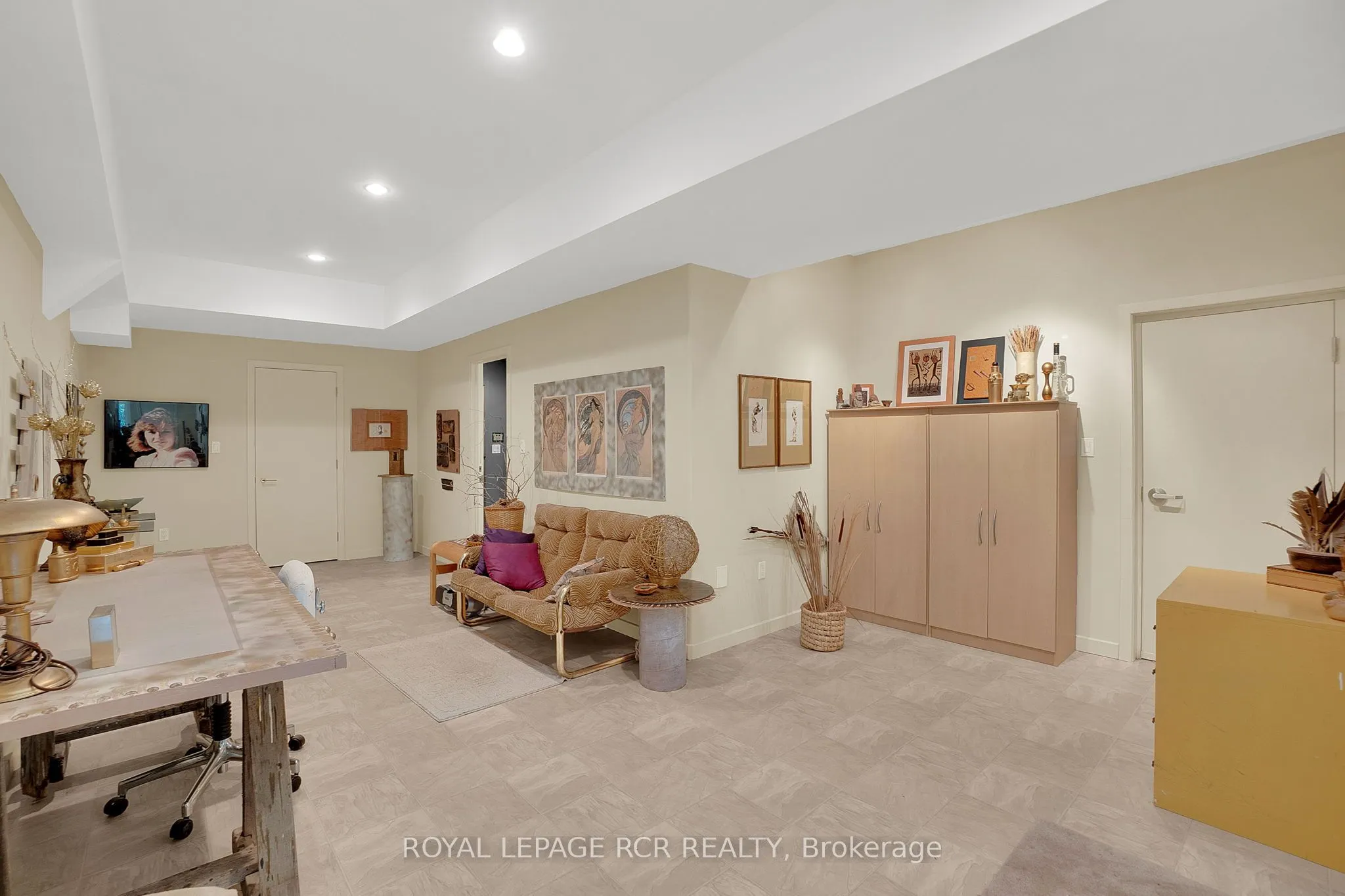 5 Woodlot Court