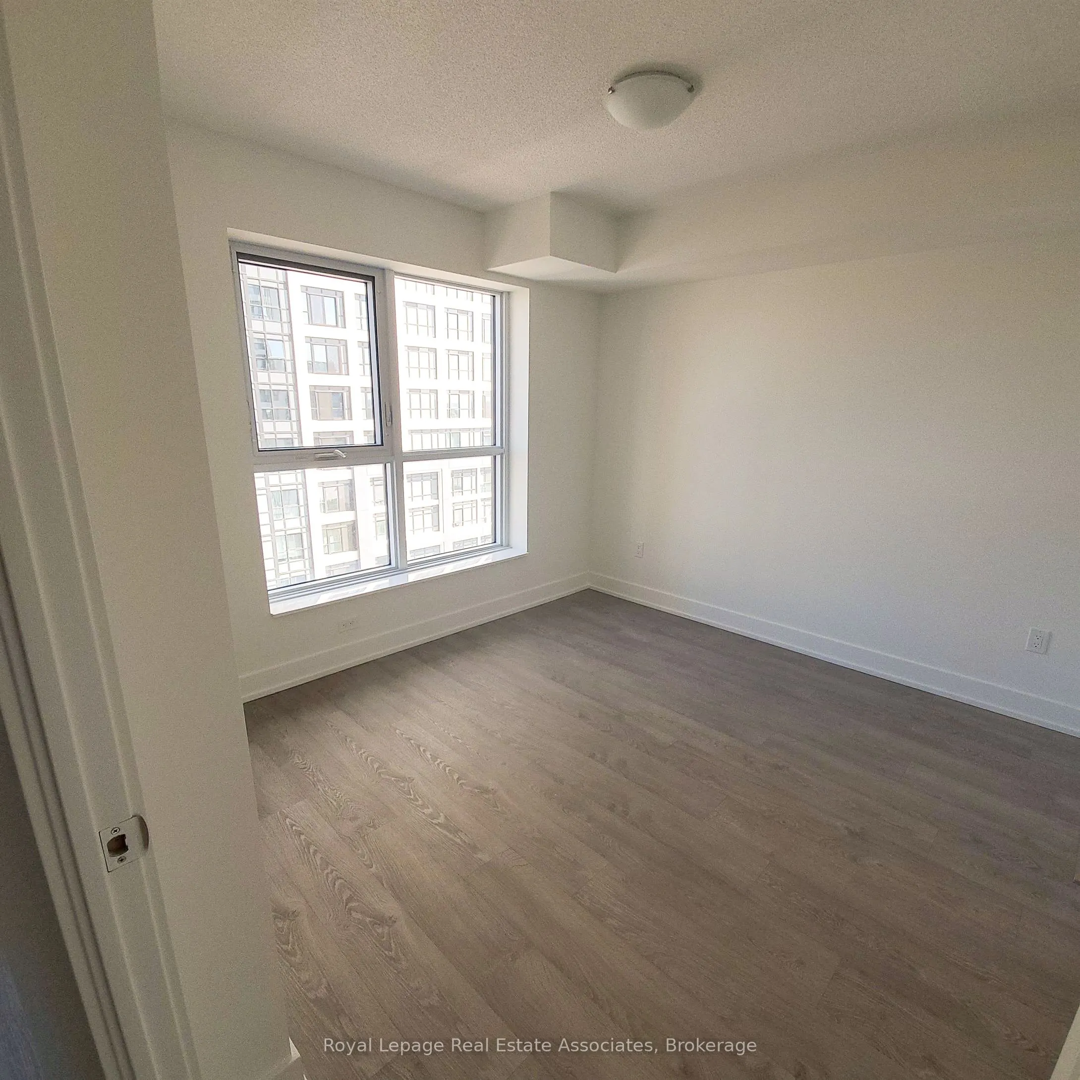 9 Mabelle Avenue, #1219