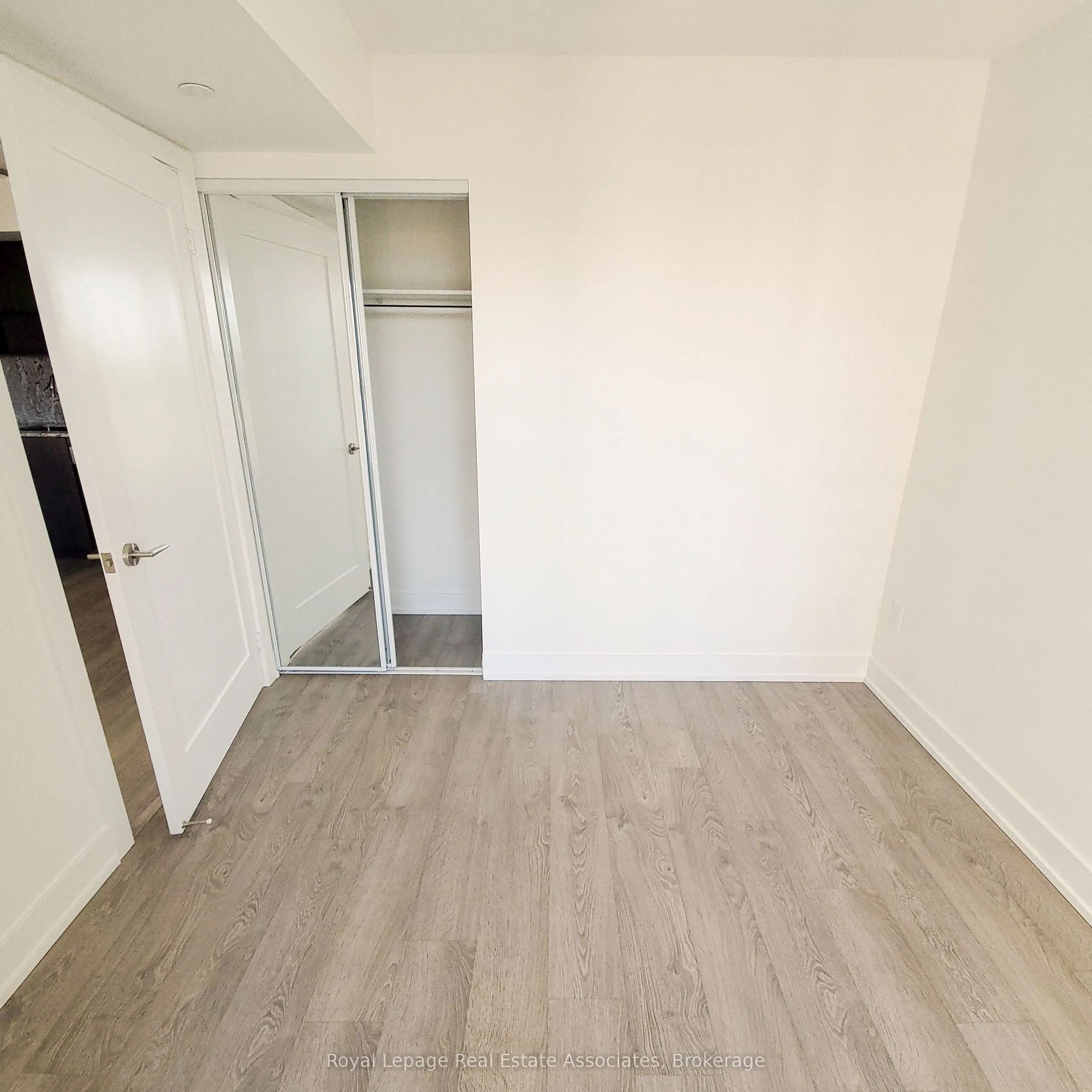 9 Mabelle Avenue, #1219
