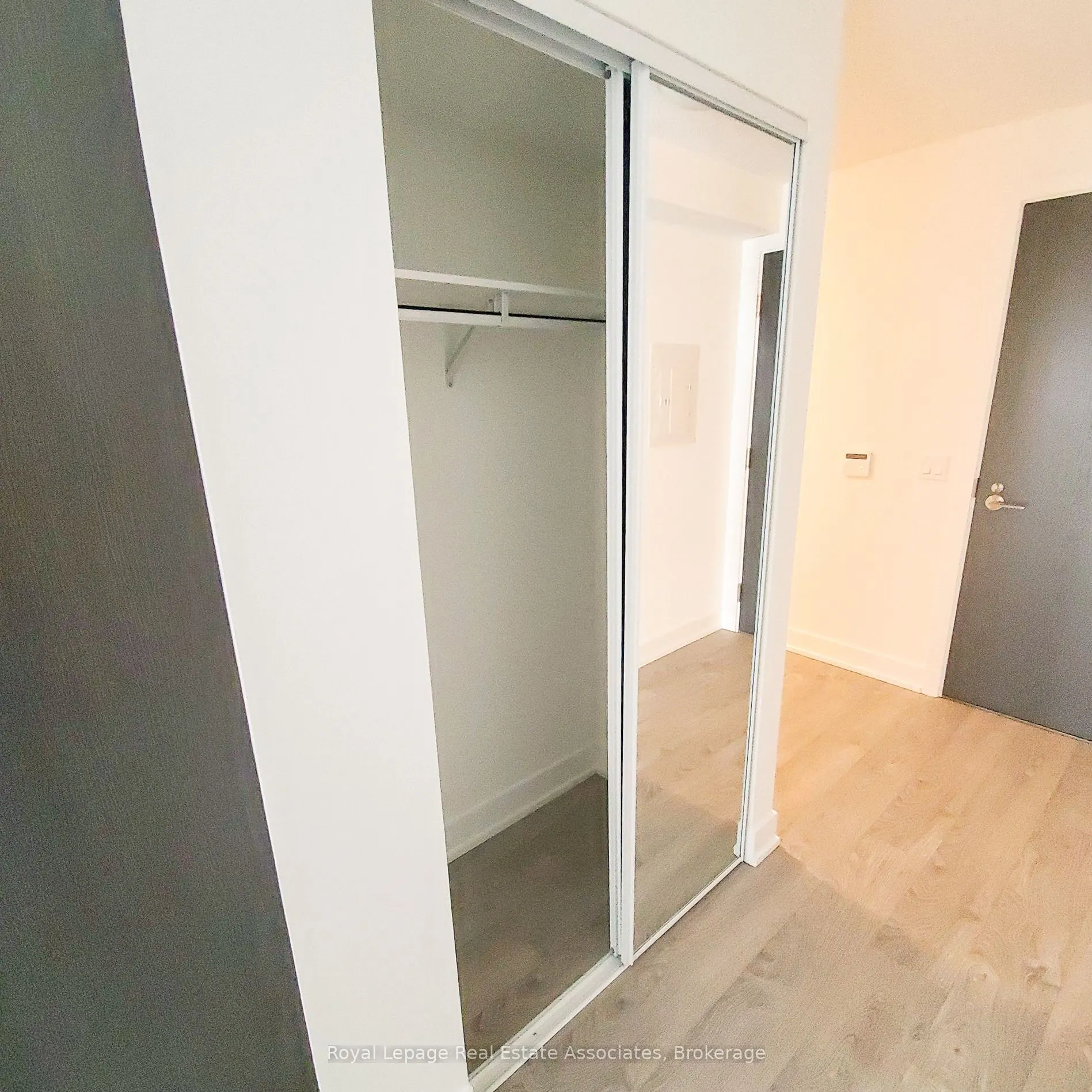 9 Mabelle Avenue, #1219