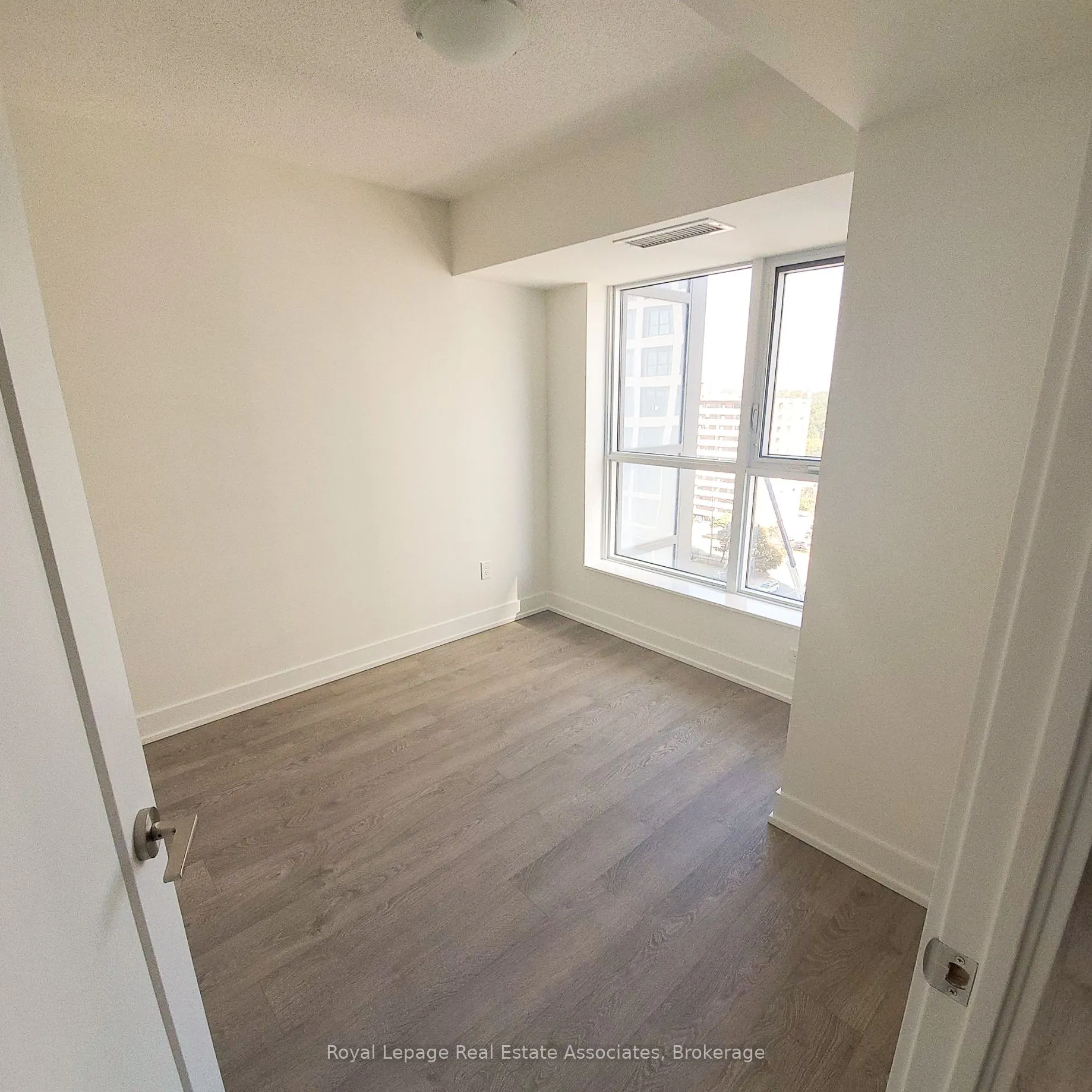 9 Mabelle Avenue, #1219