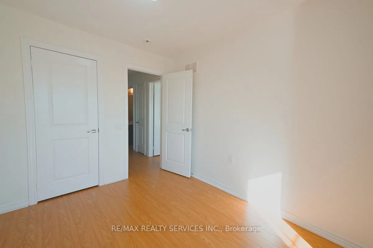 3 Sparrowbrook Street