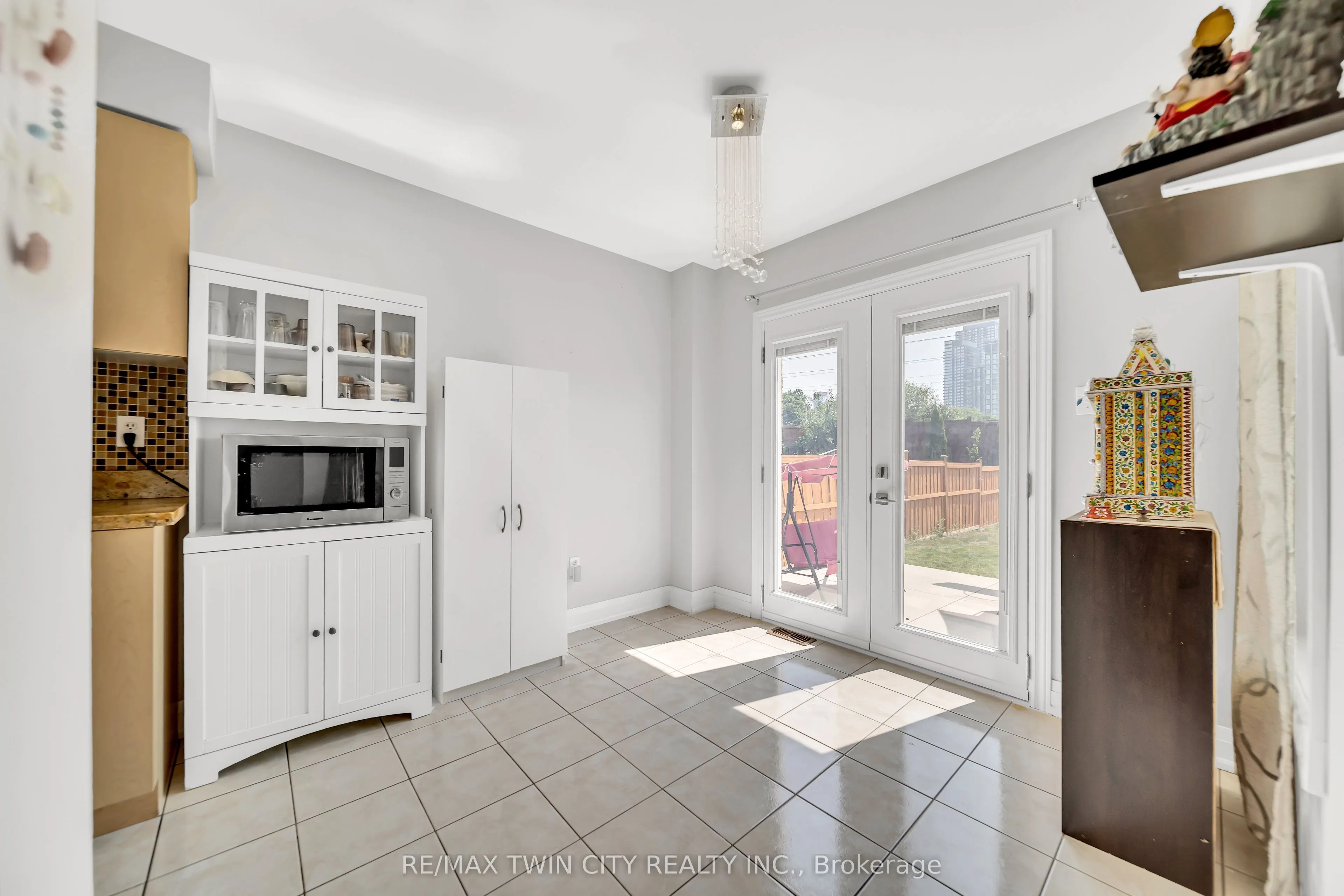 562 Orange Walk Crescent