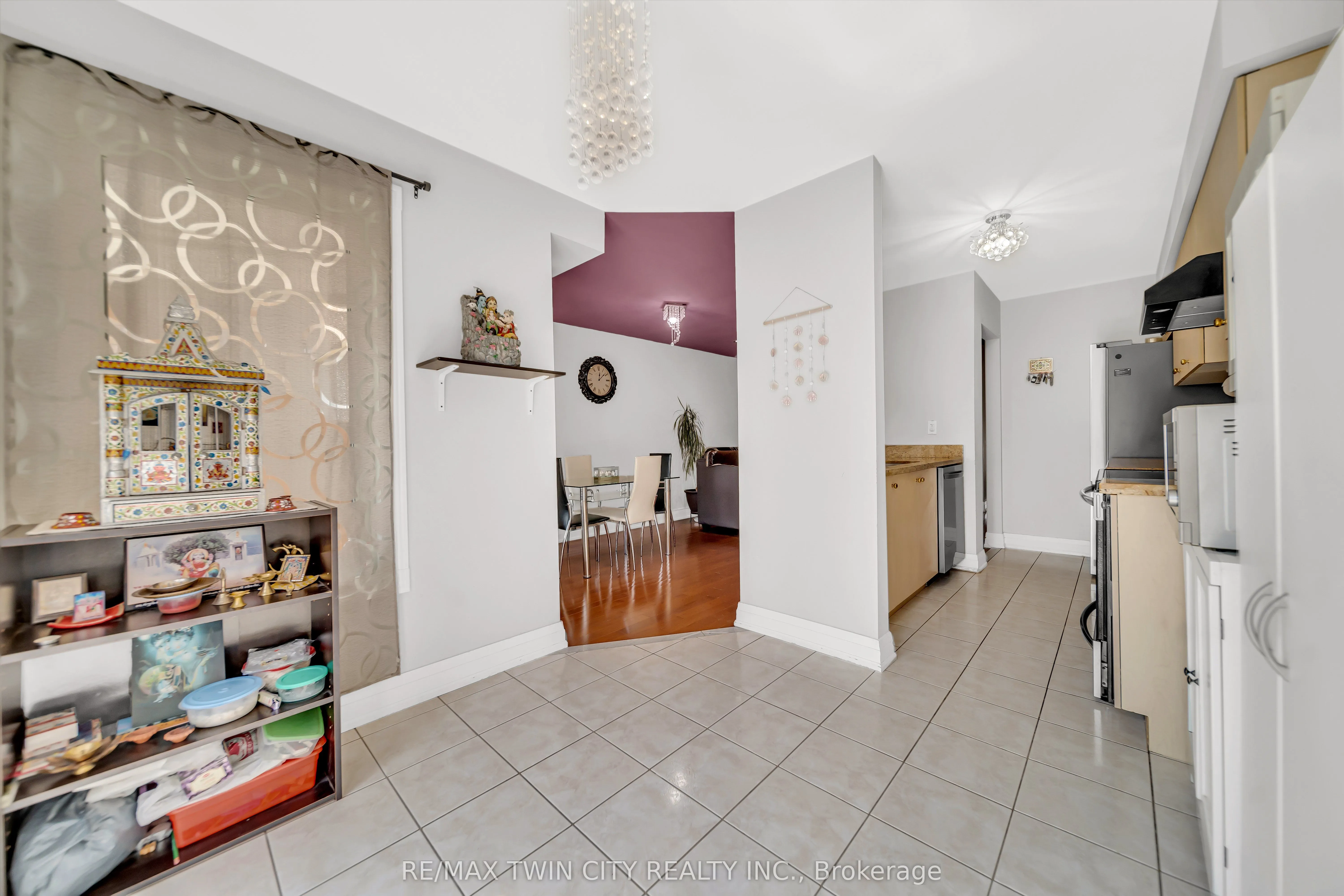 562 Orange Walk Crescent