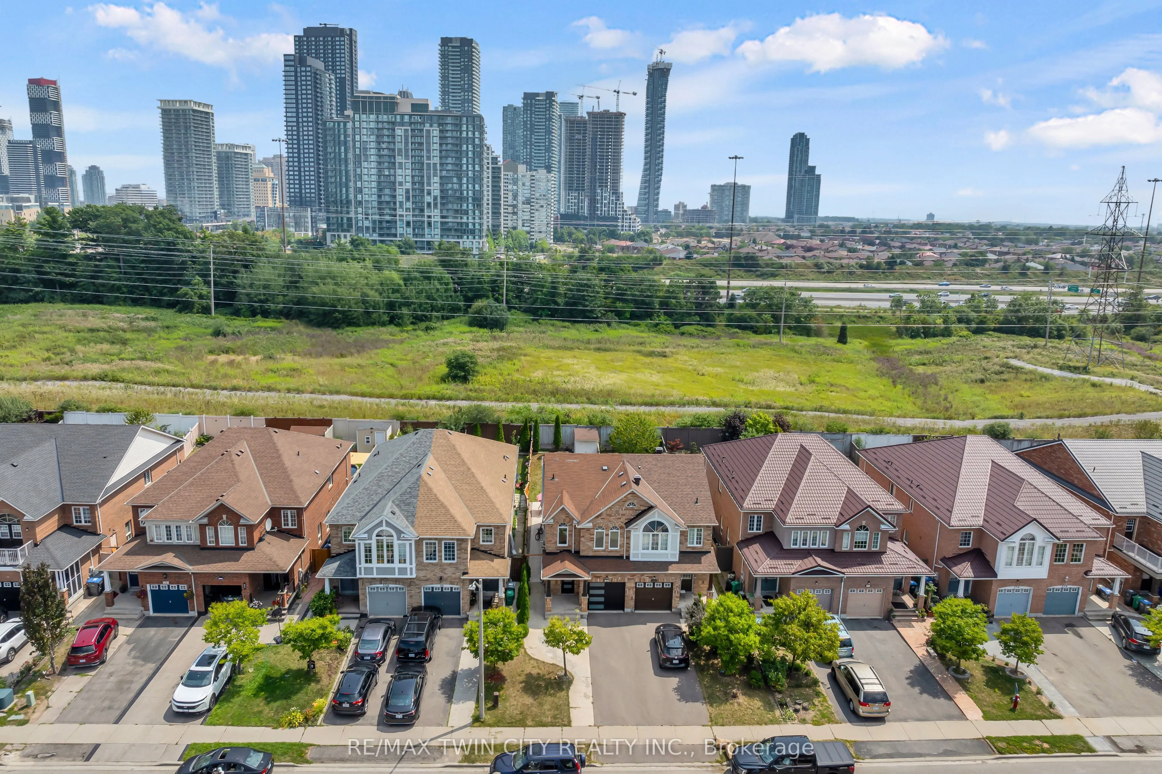 562 Orange Walk Crescent