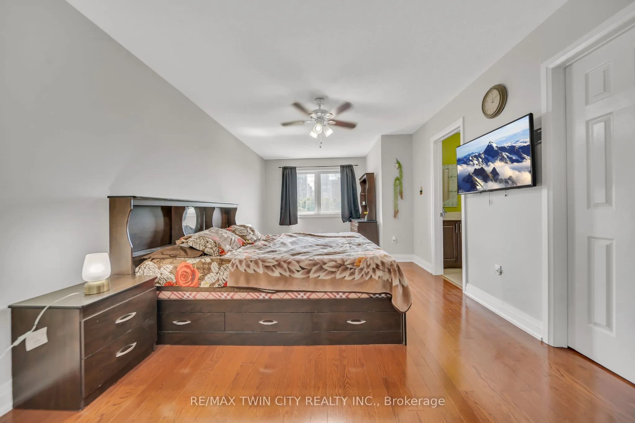562 Orange Walk Crescent
