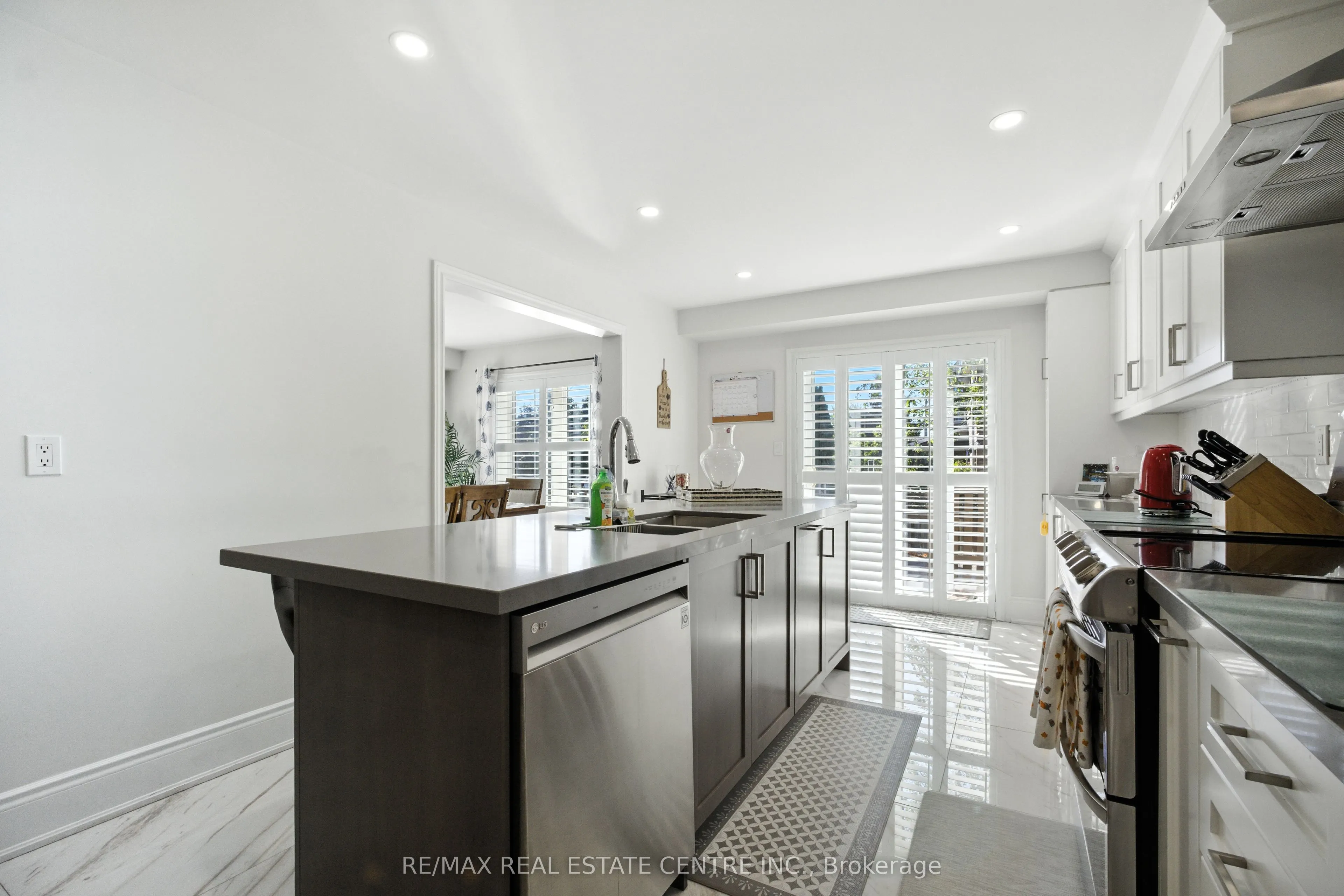 2 Bramoak Crescent