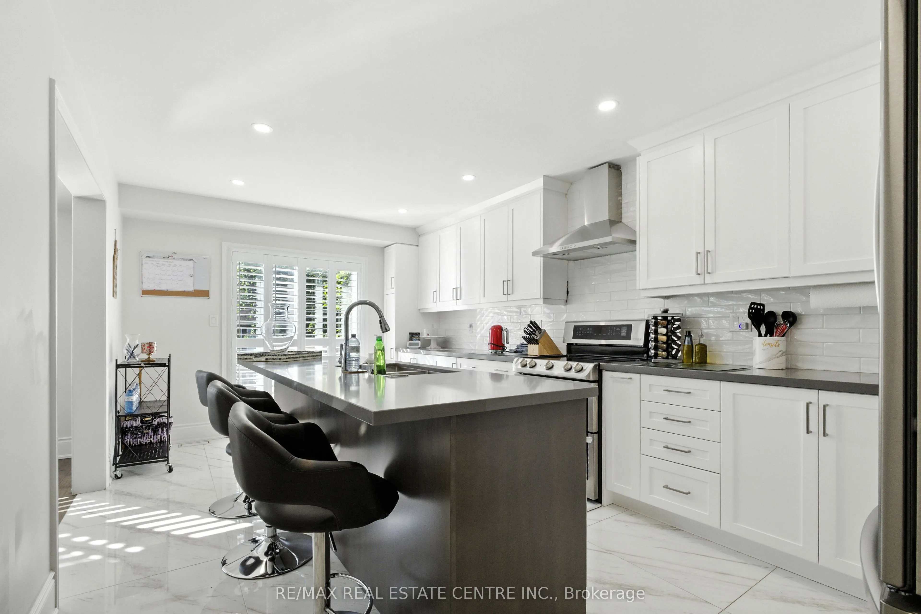 2 Bramoak Crescent