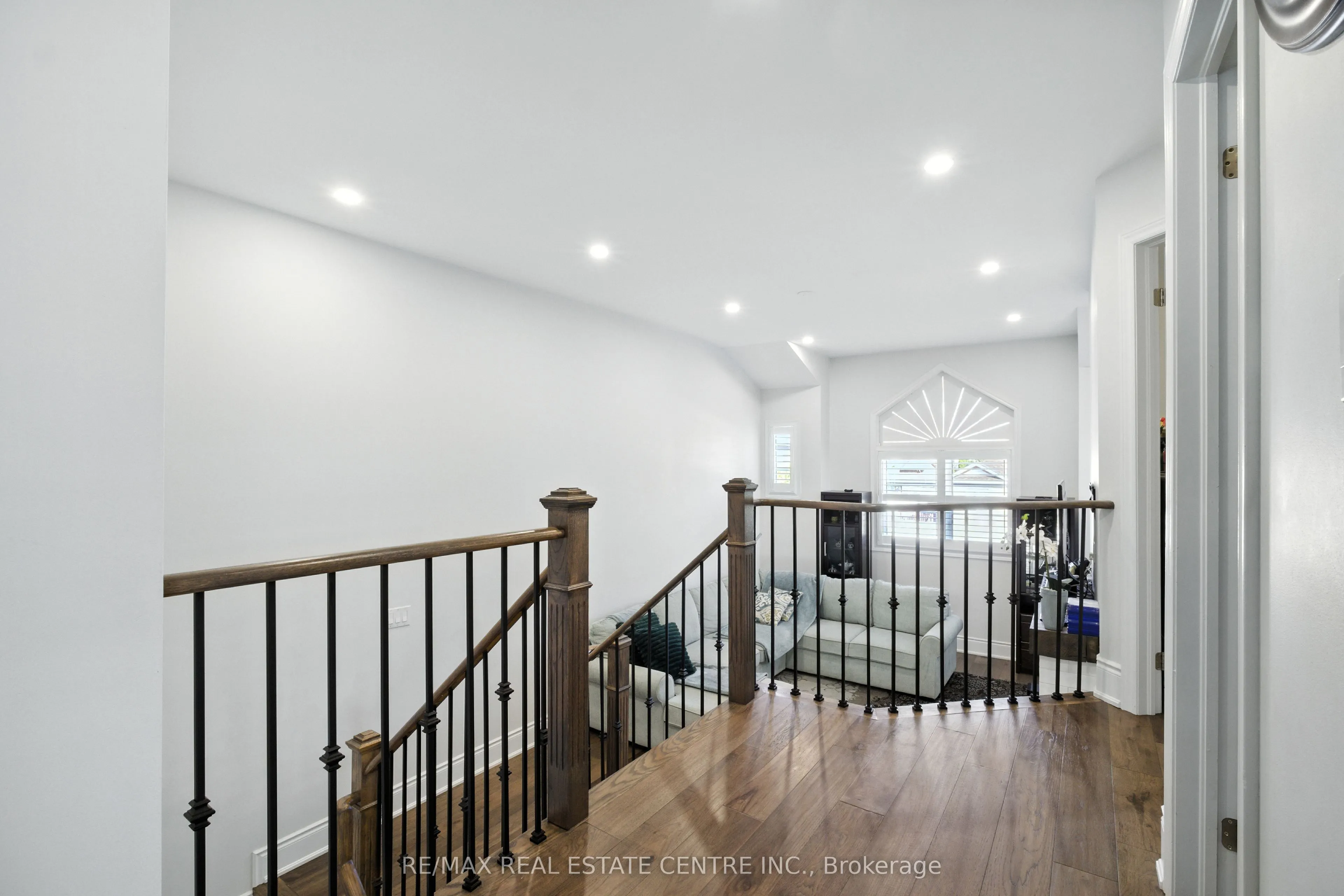 2 Bramoak Crescent