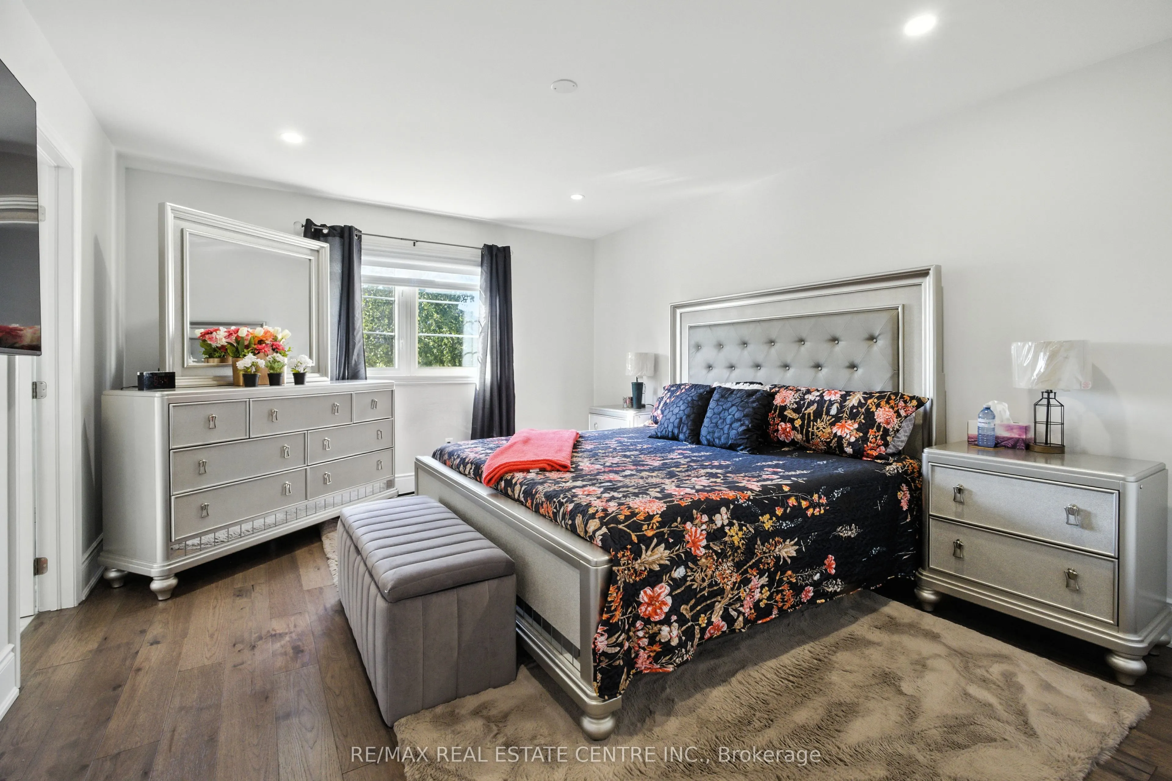 2 Bramoak Crescent