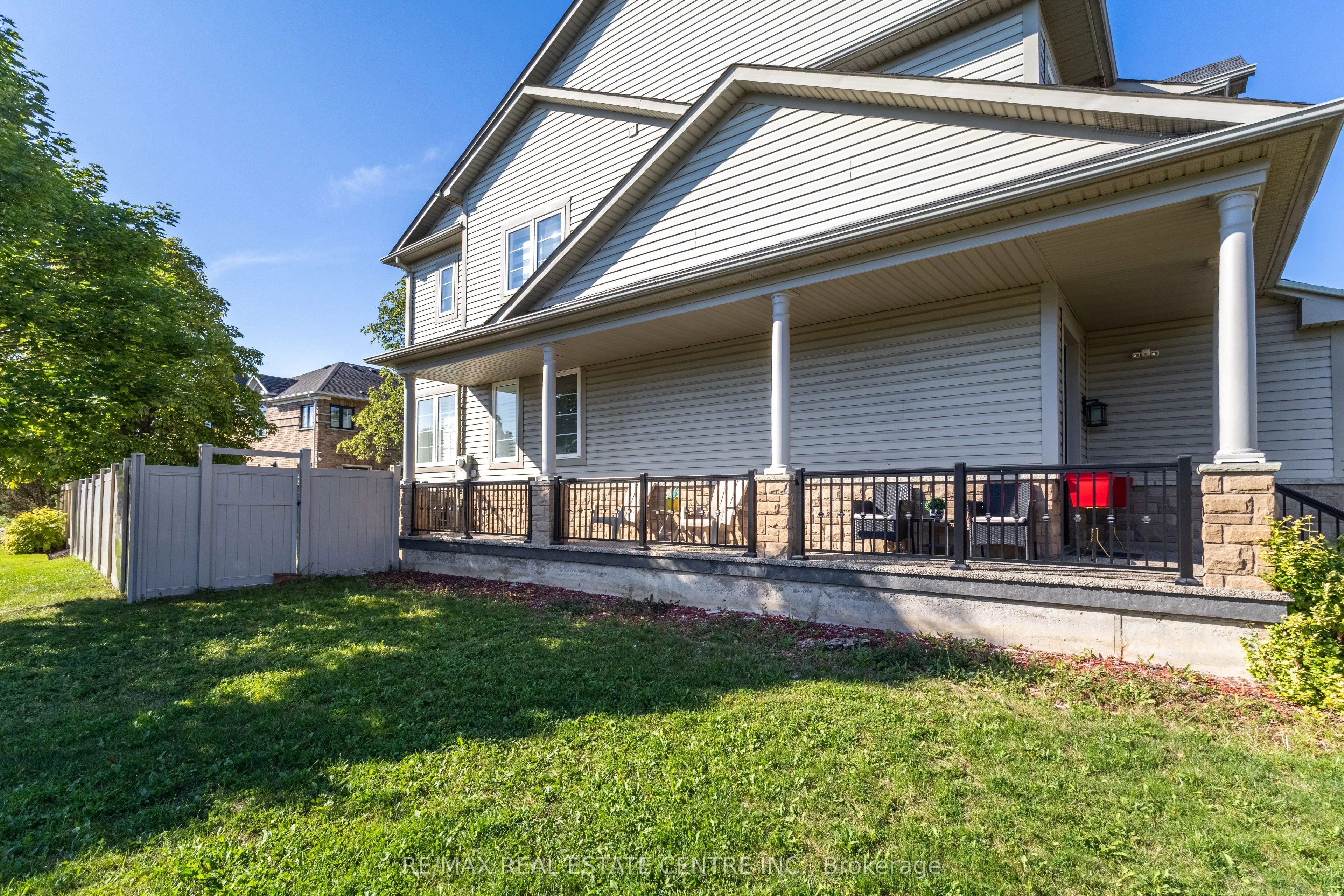 2 Bramoak Crescent