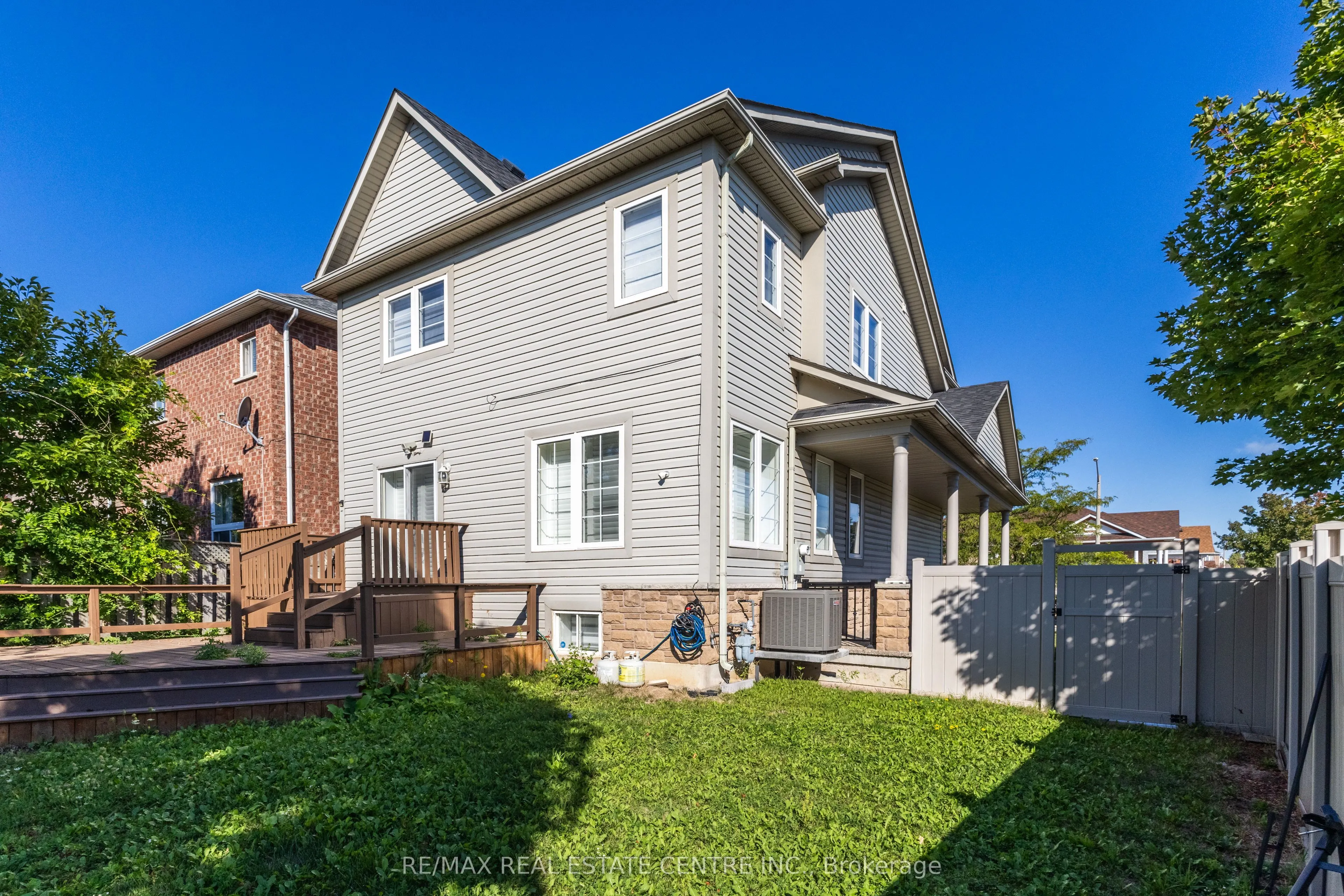 2 Bramoak Crescent