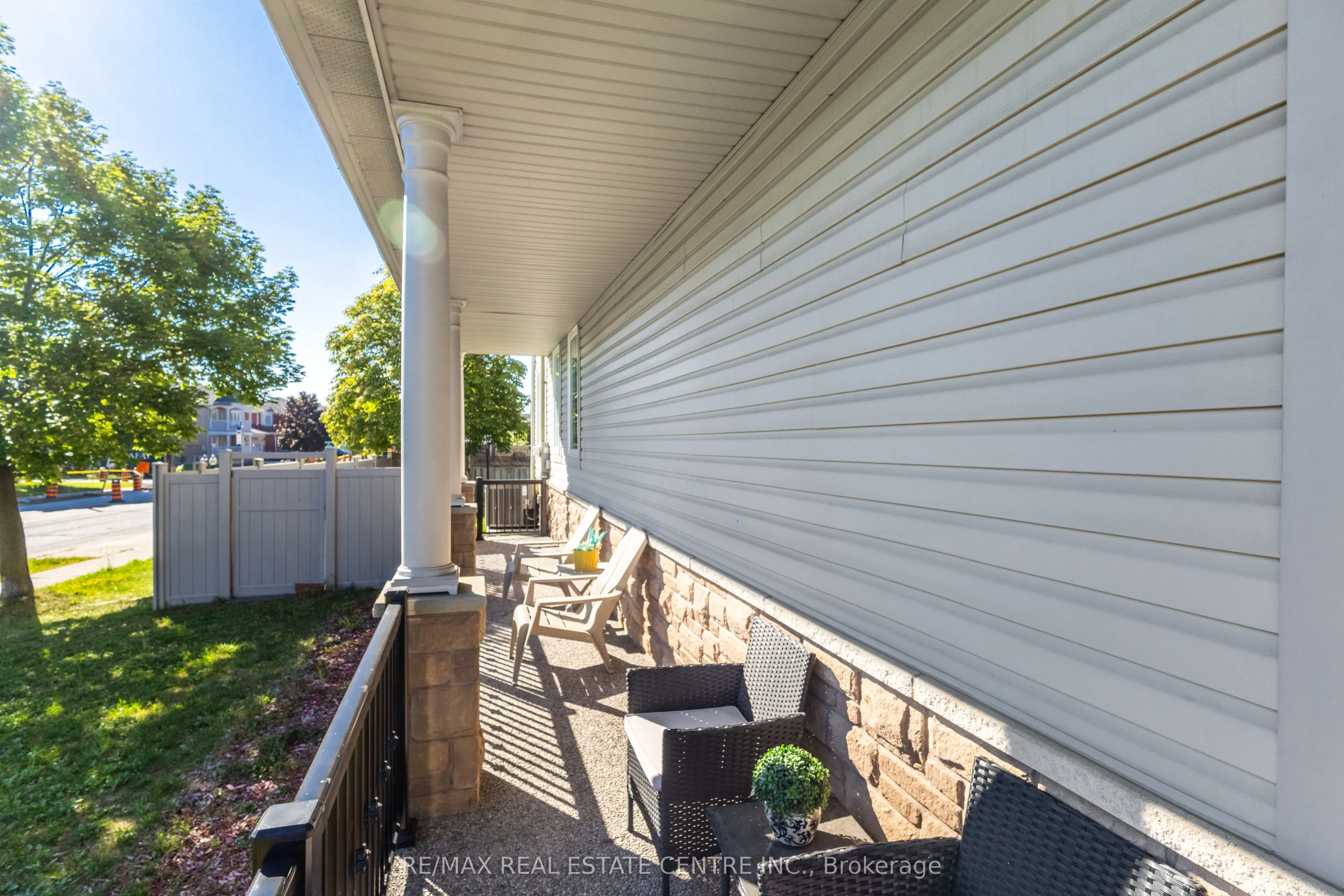 2 Bramoak Crescent