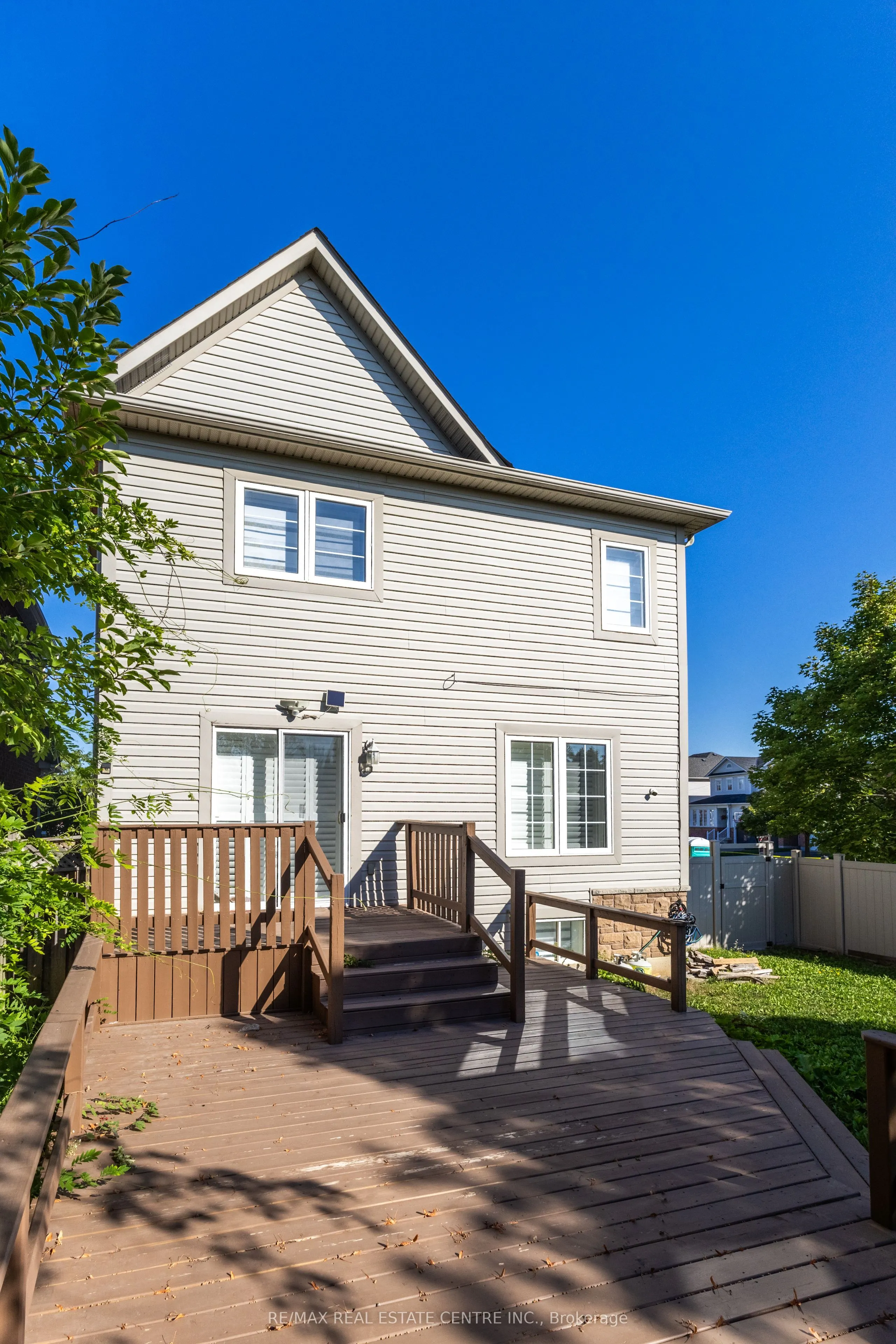2 Bramoak Crescent