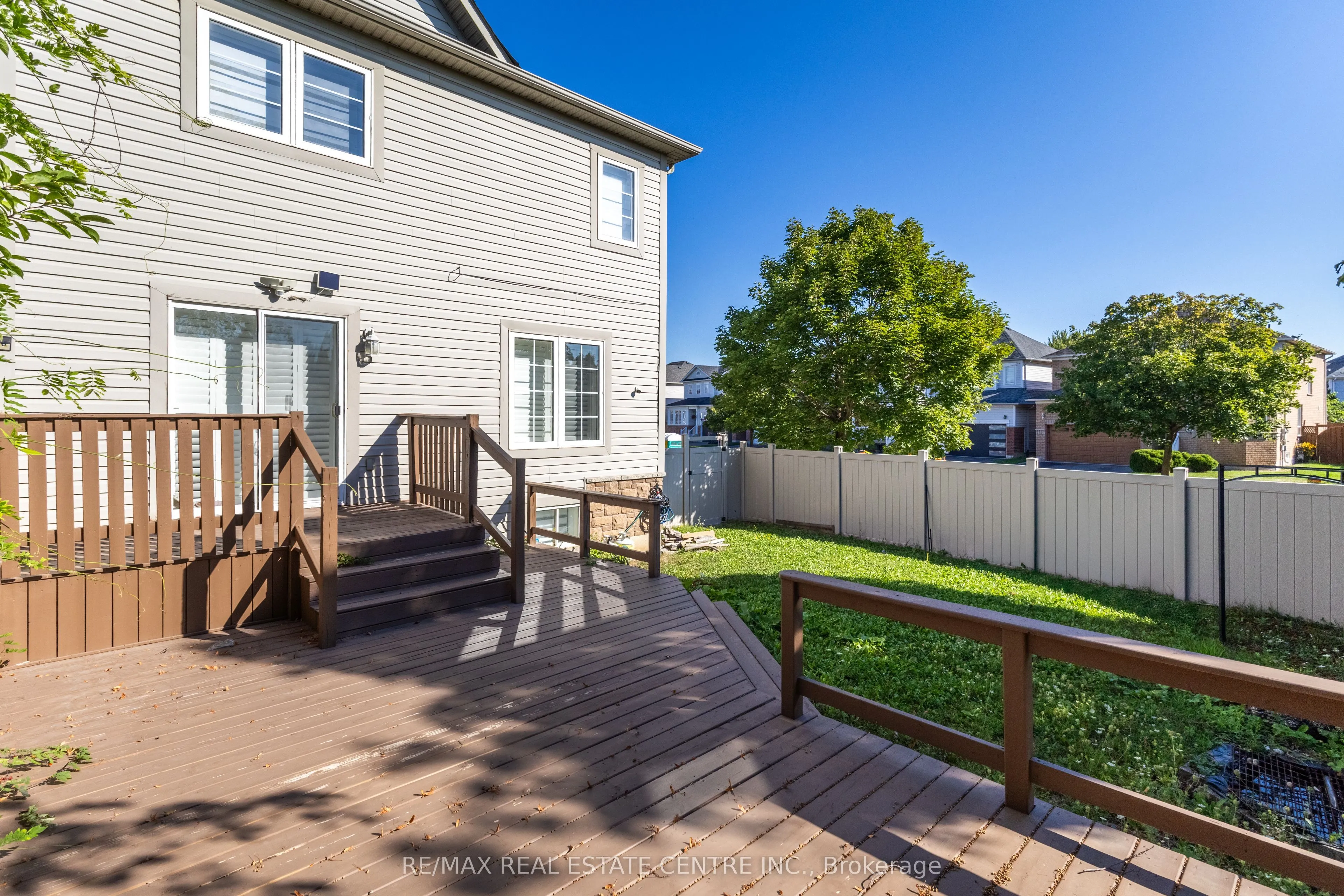 2 Bramoak Crescent
