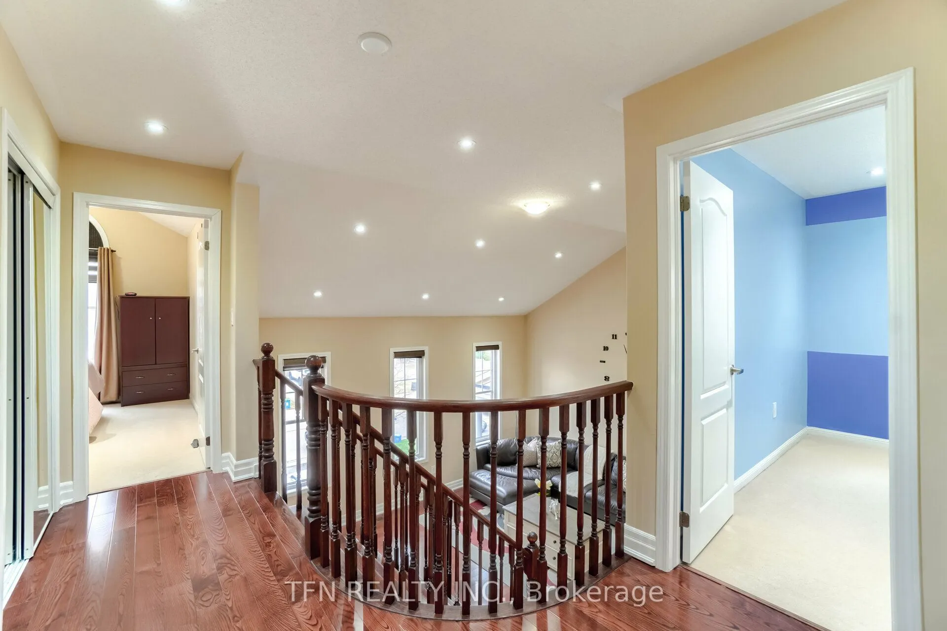 327 PRINGLE Avenue