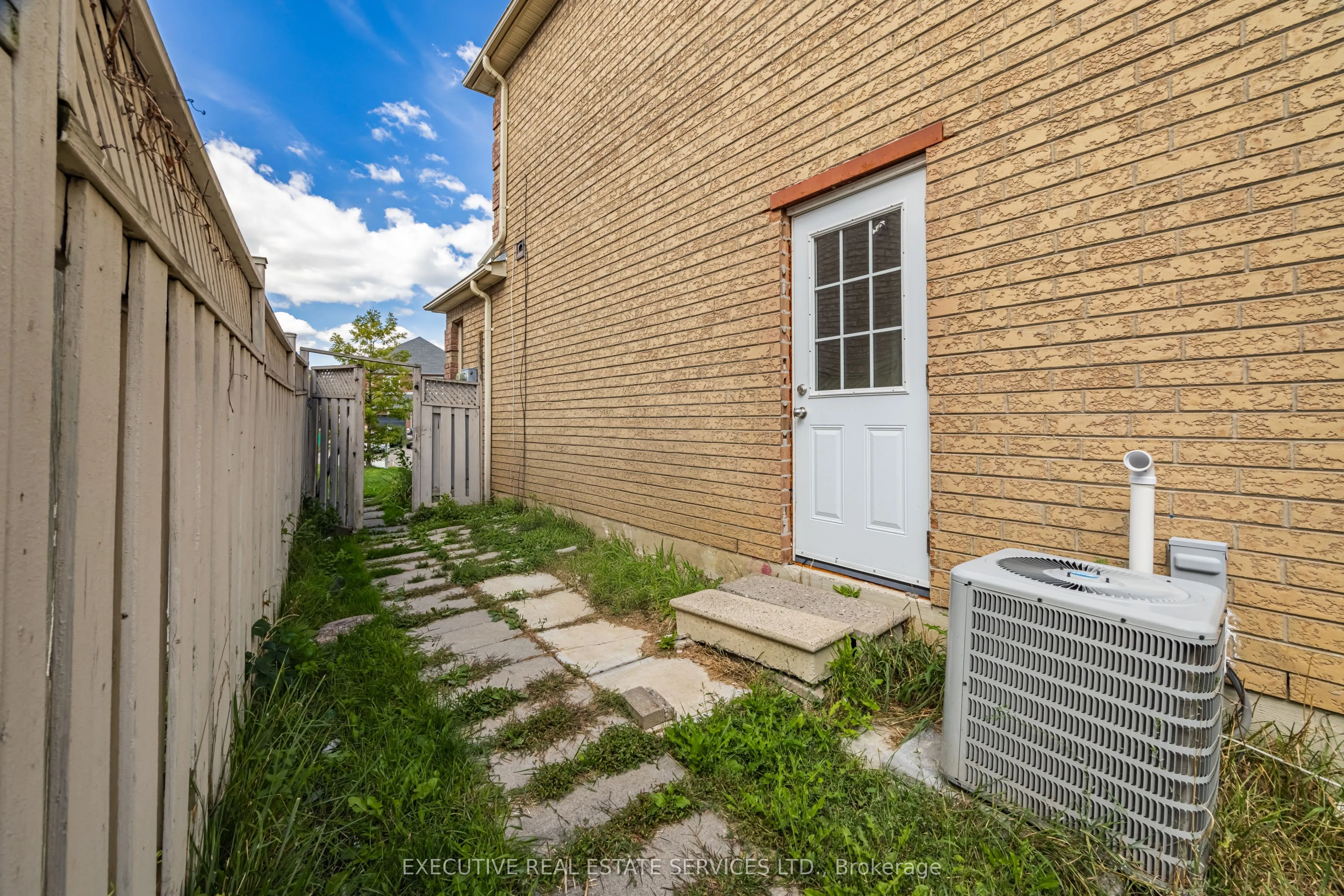 39 Caruso Drive