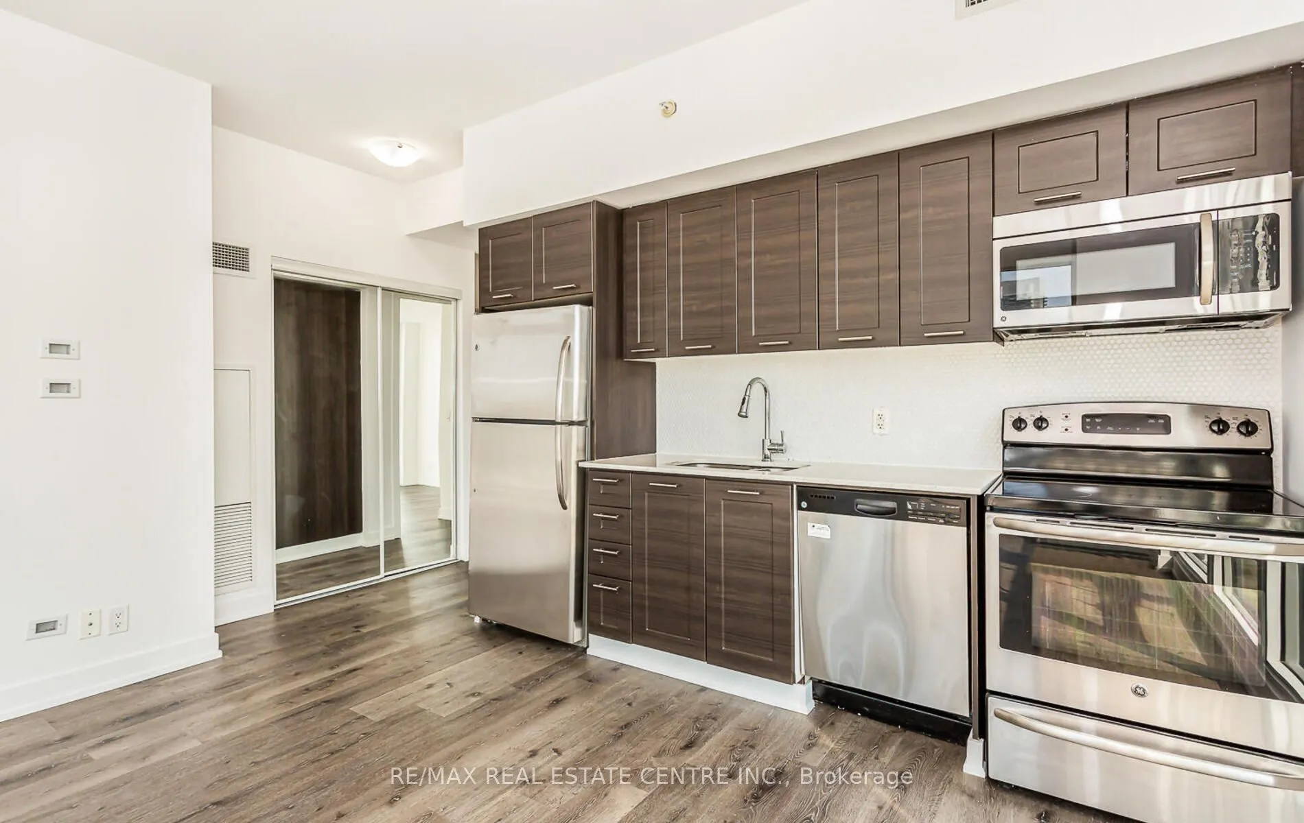 2212 Lakeshore Boulevard W, #2208