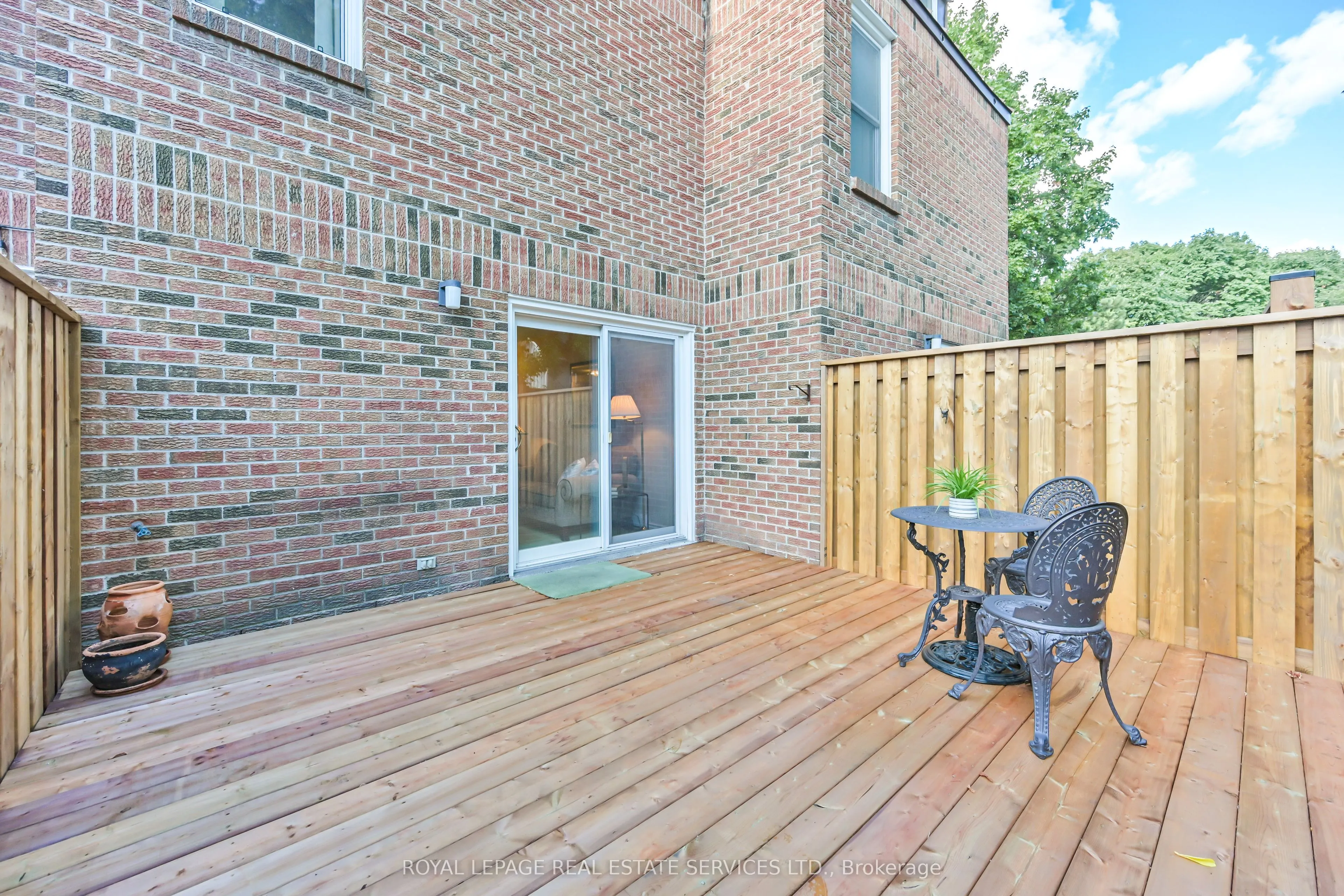 442 Perth Avenue, #11