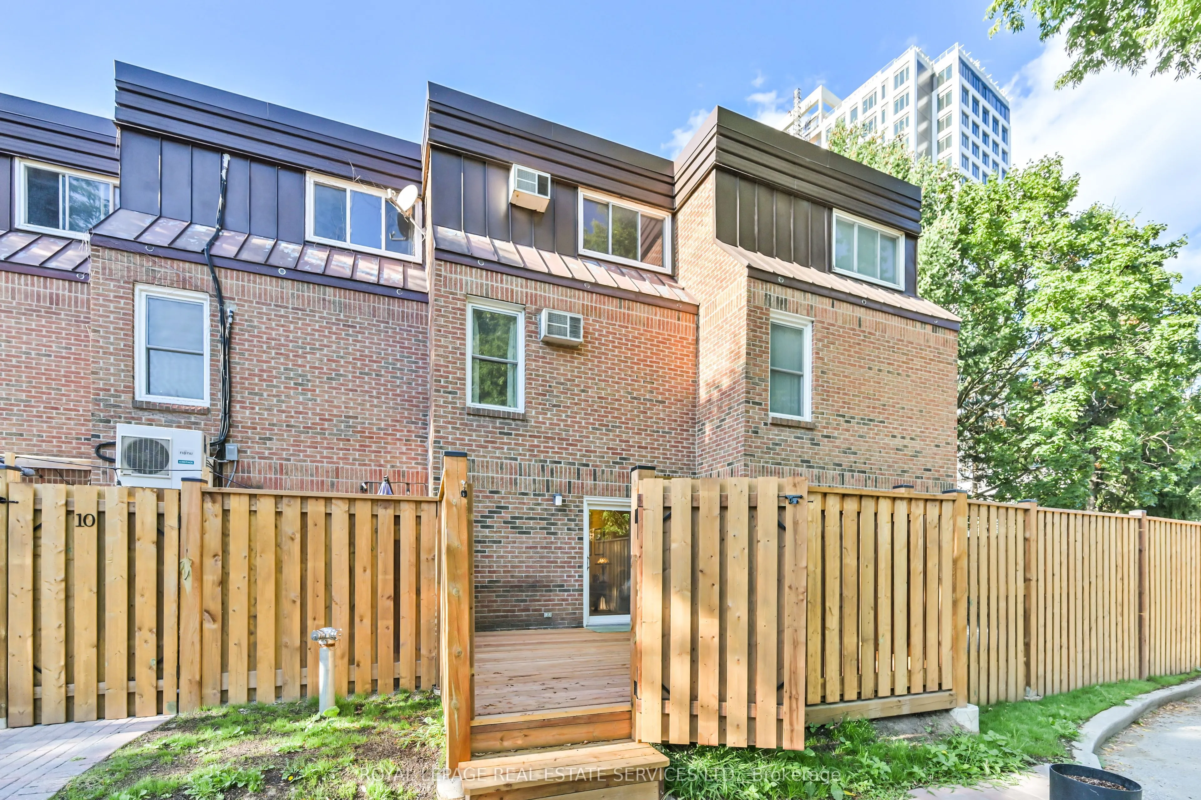442 Perth Avenue, #11