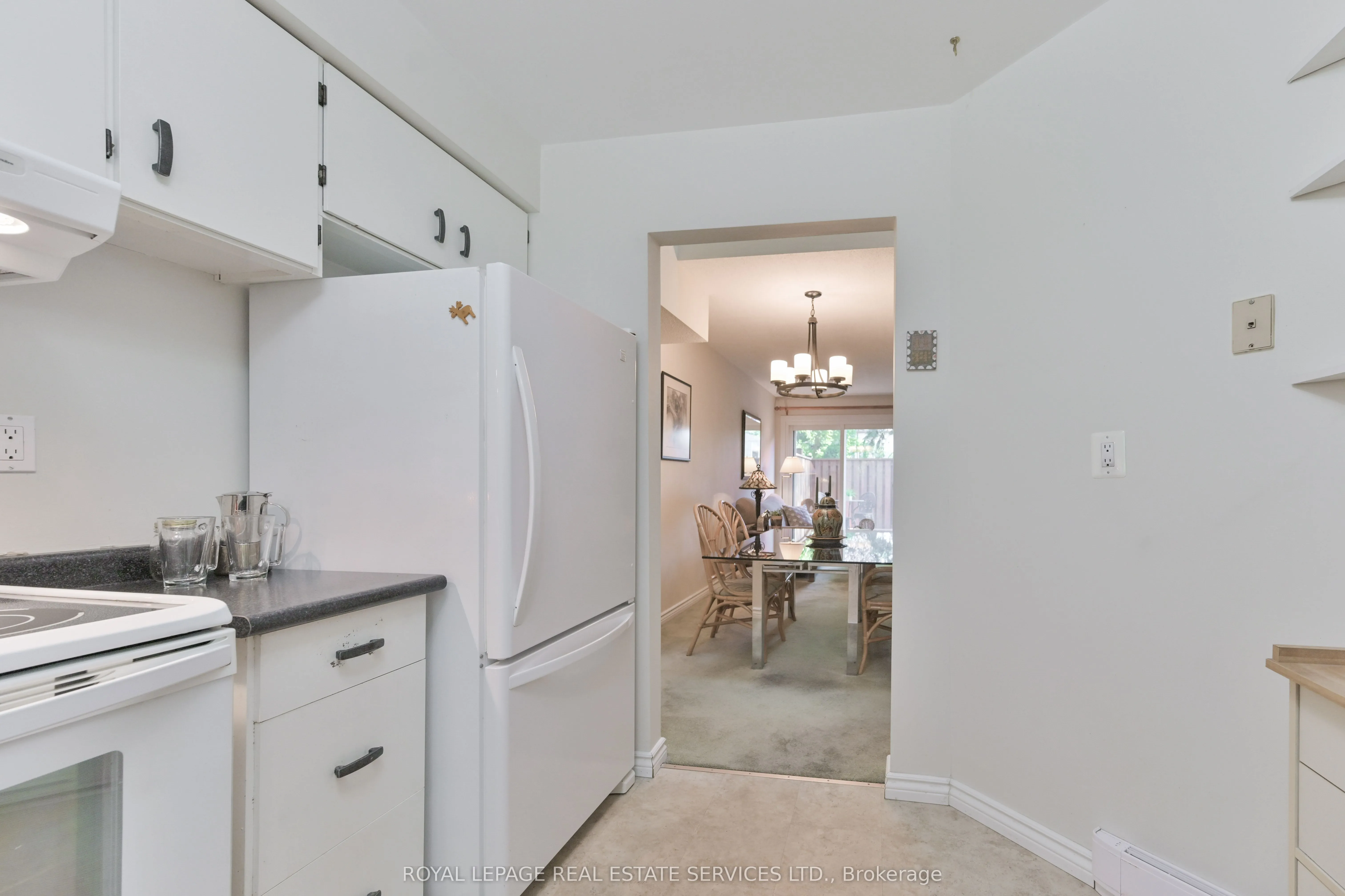 442 Perth Avenue, #11
