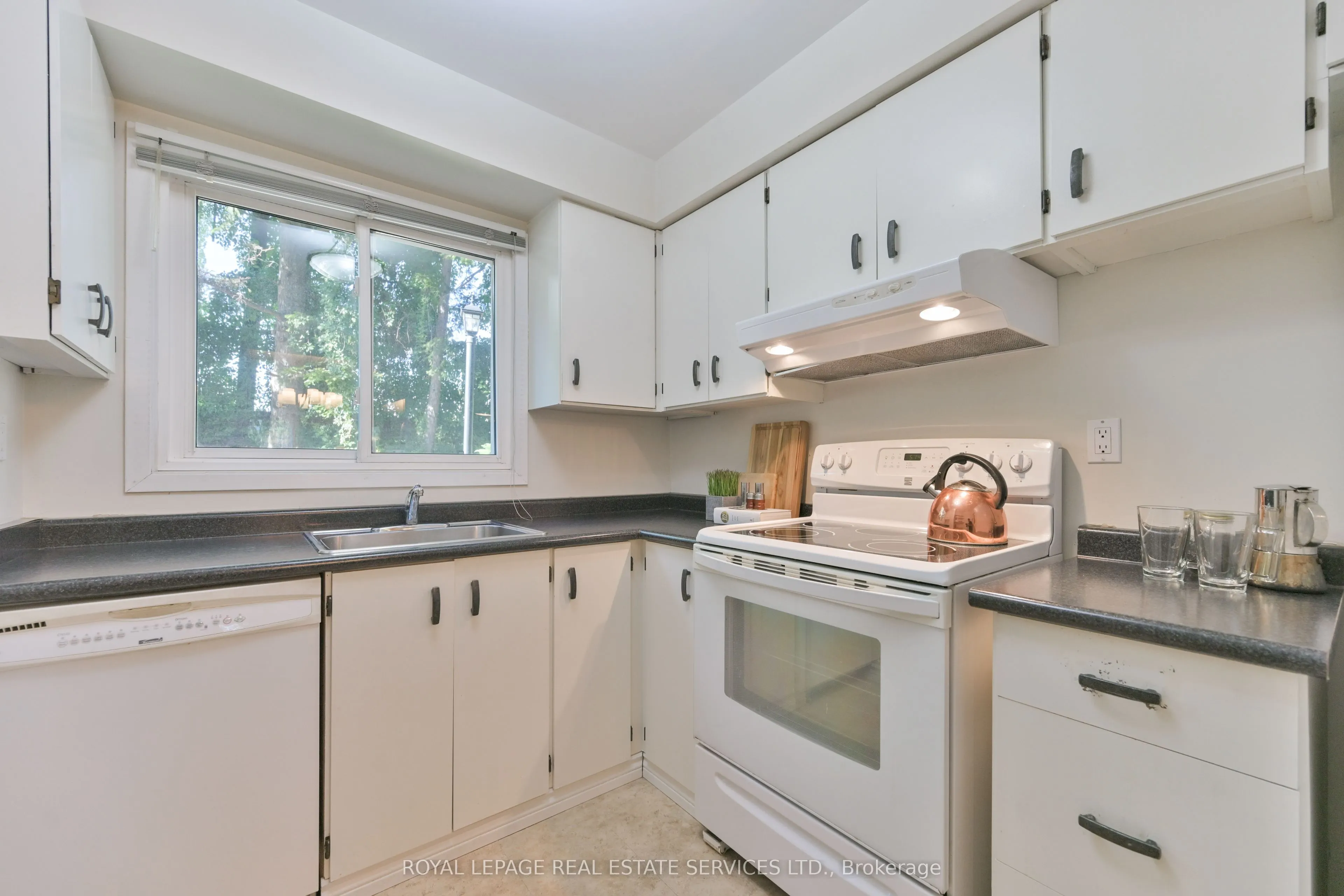 442 Perth Avenue, #11