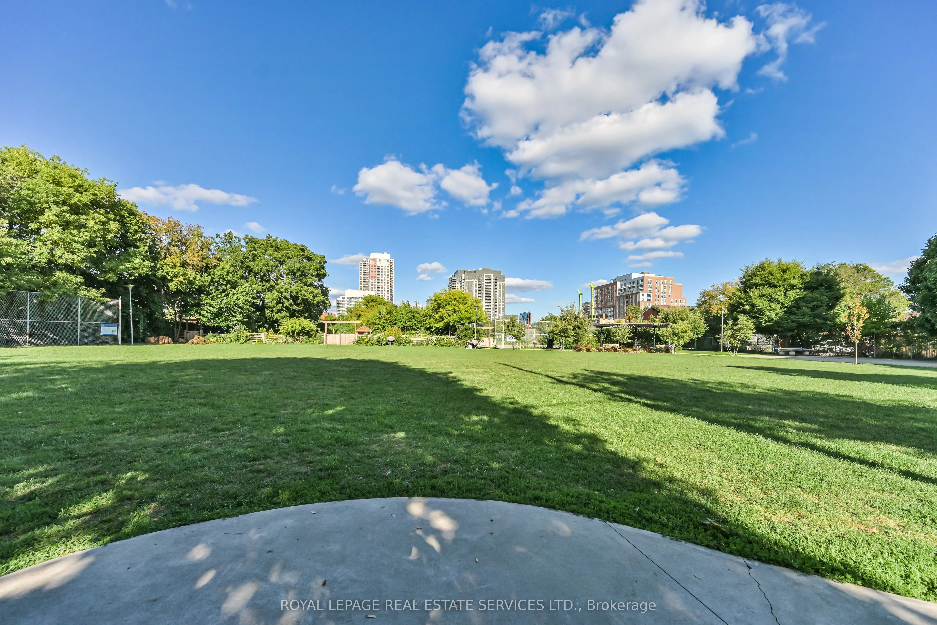 442 Perth Avenue, #11