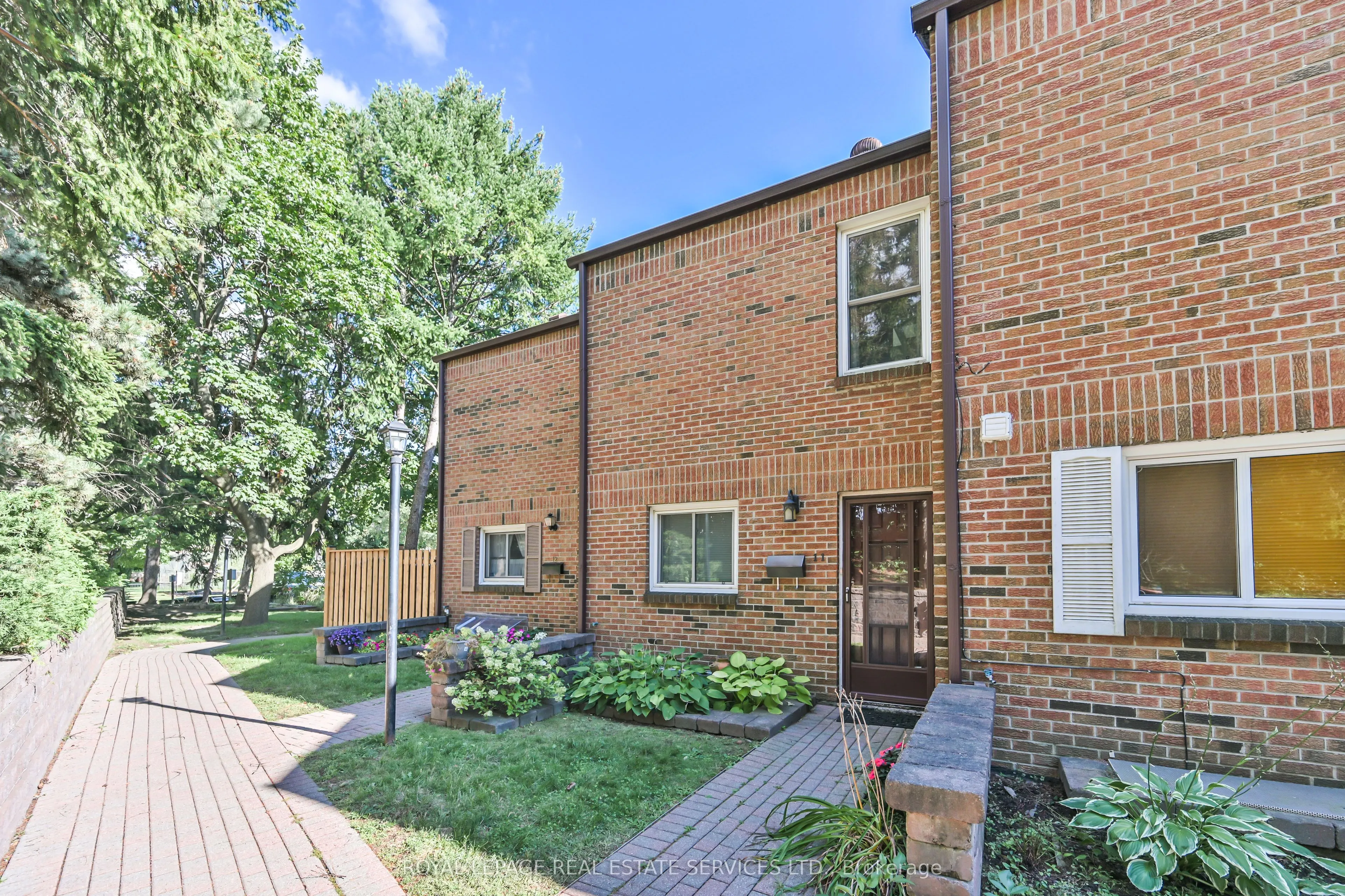 442 Perth Avenue, #11