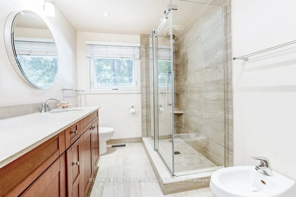 1231 Kingsmead Crescent