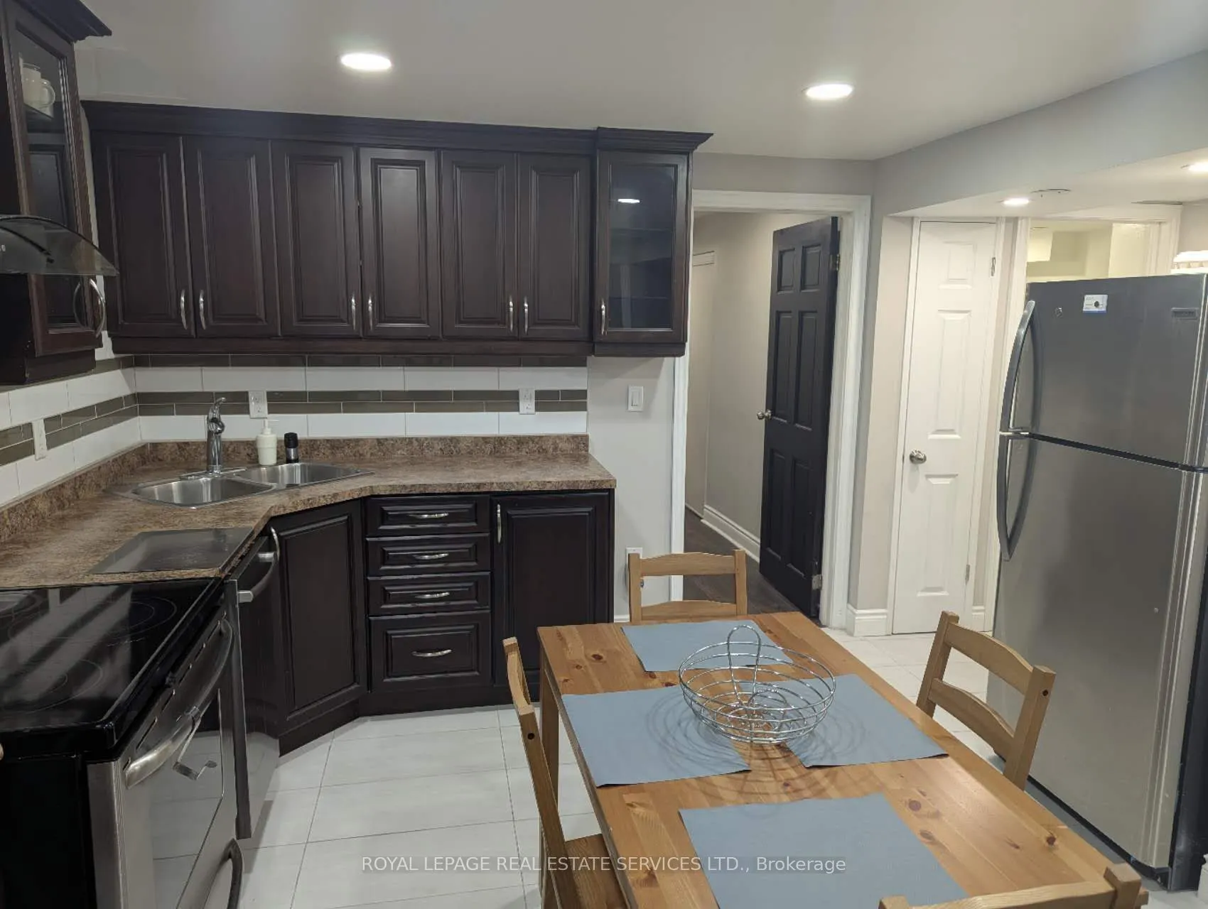 6057 Leeside Crescent, #Basement
