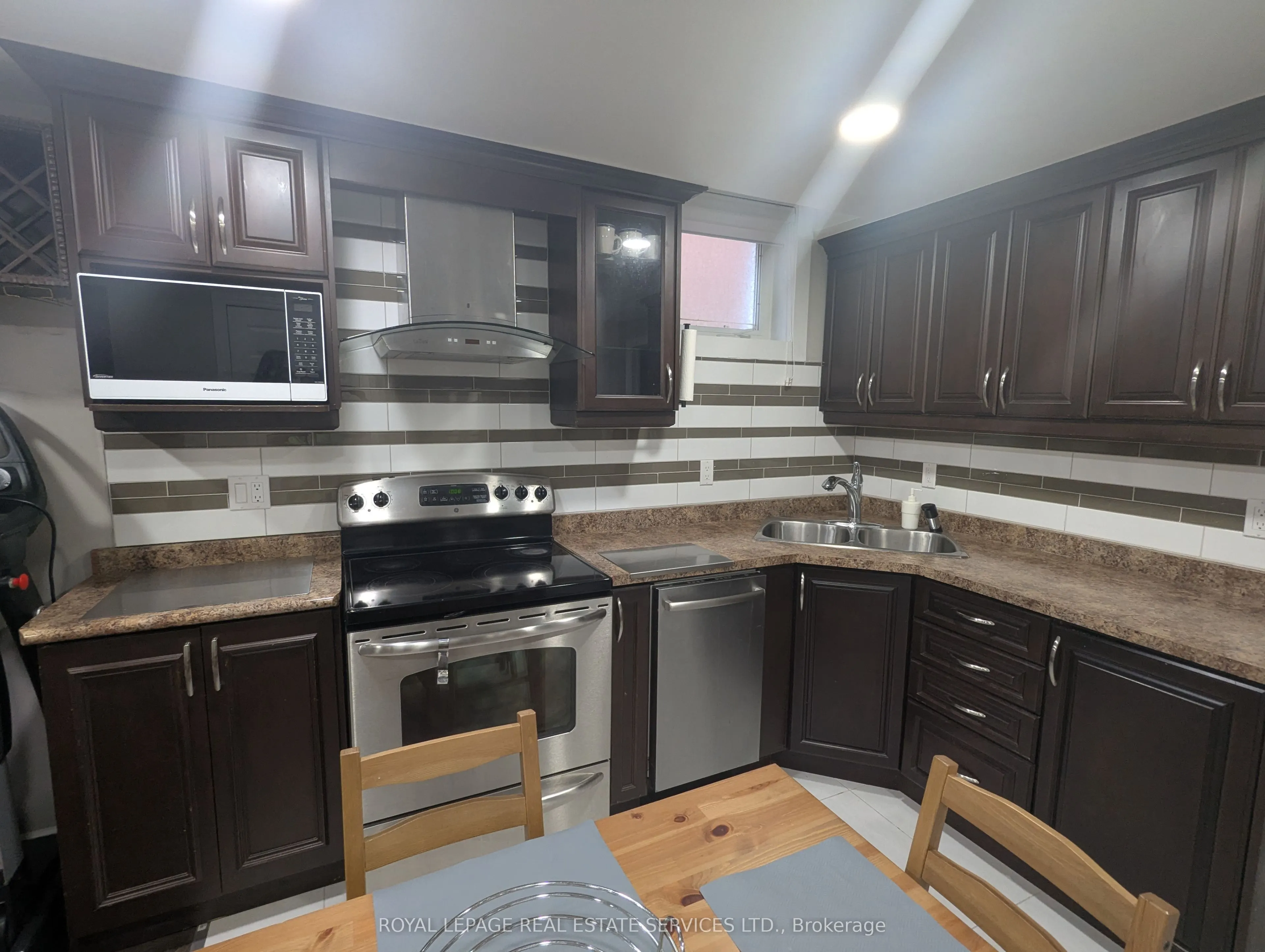 6057 Leeside Crescent, #Basement