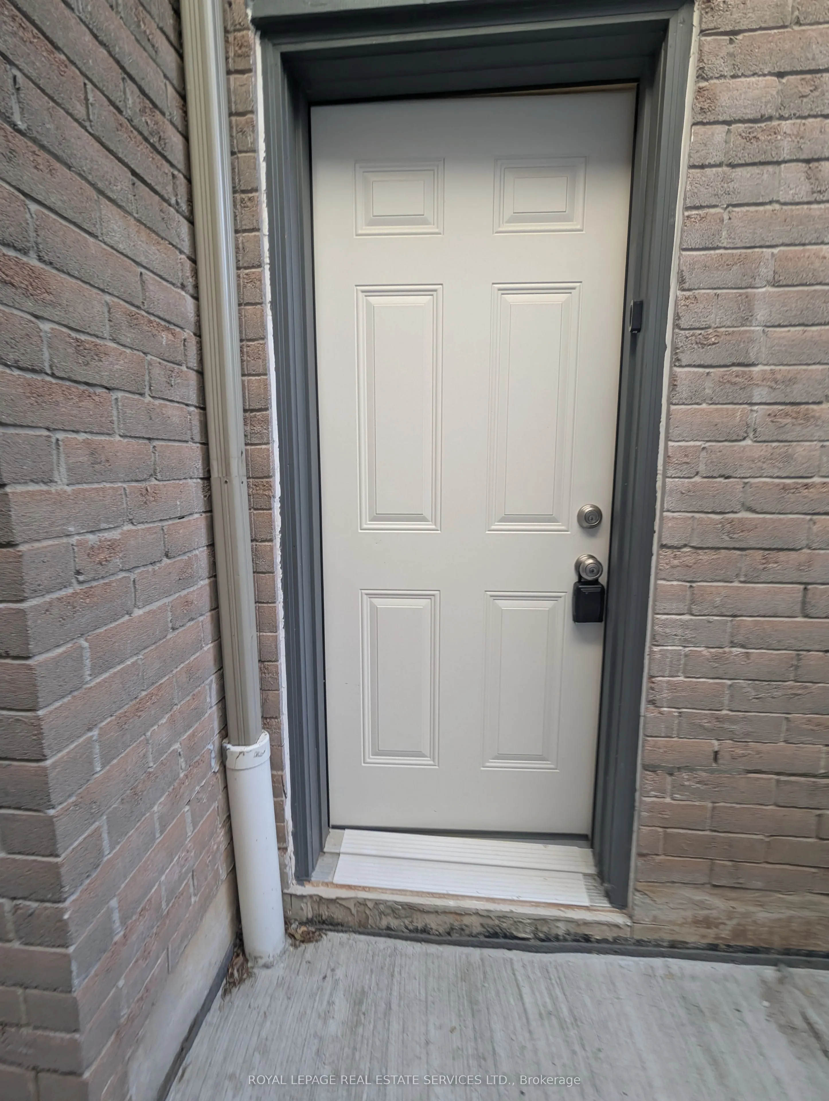 6057 Leeside Crescent, #Basement