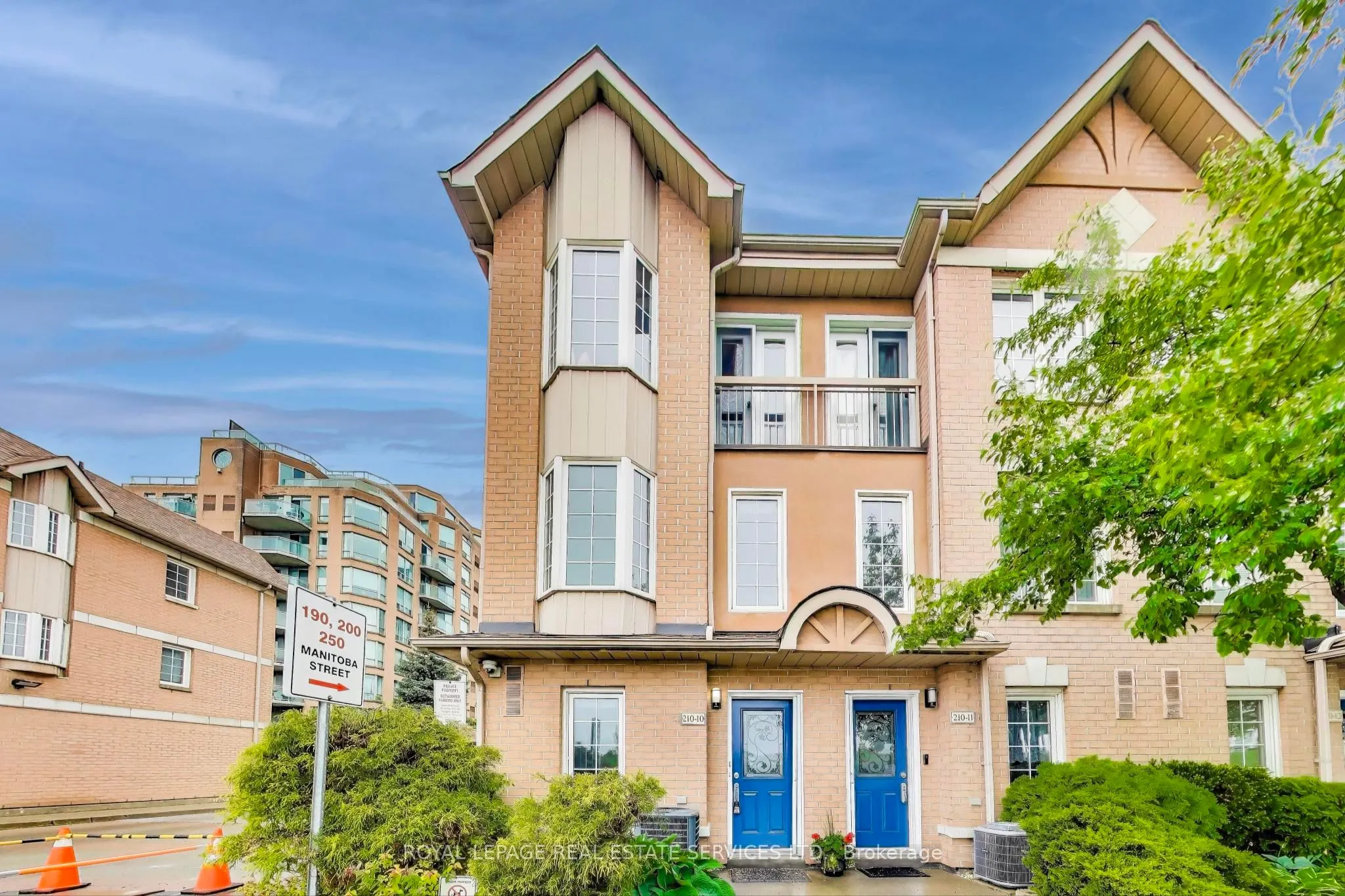 210 Manitoba Street, #10