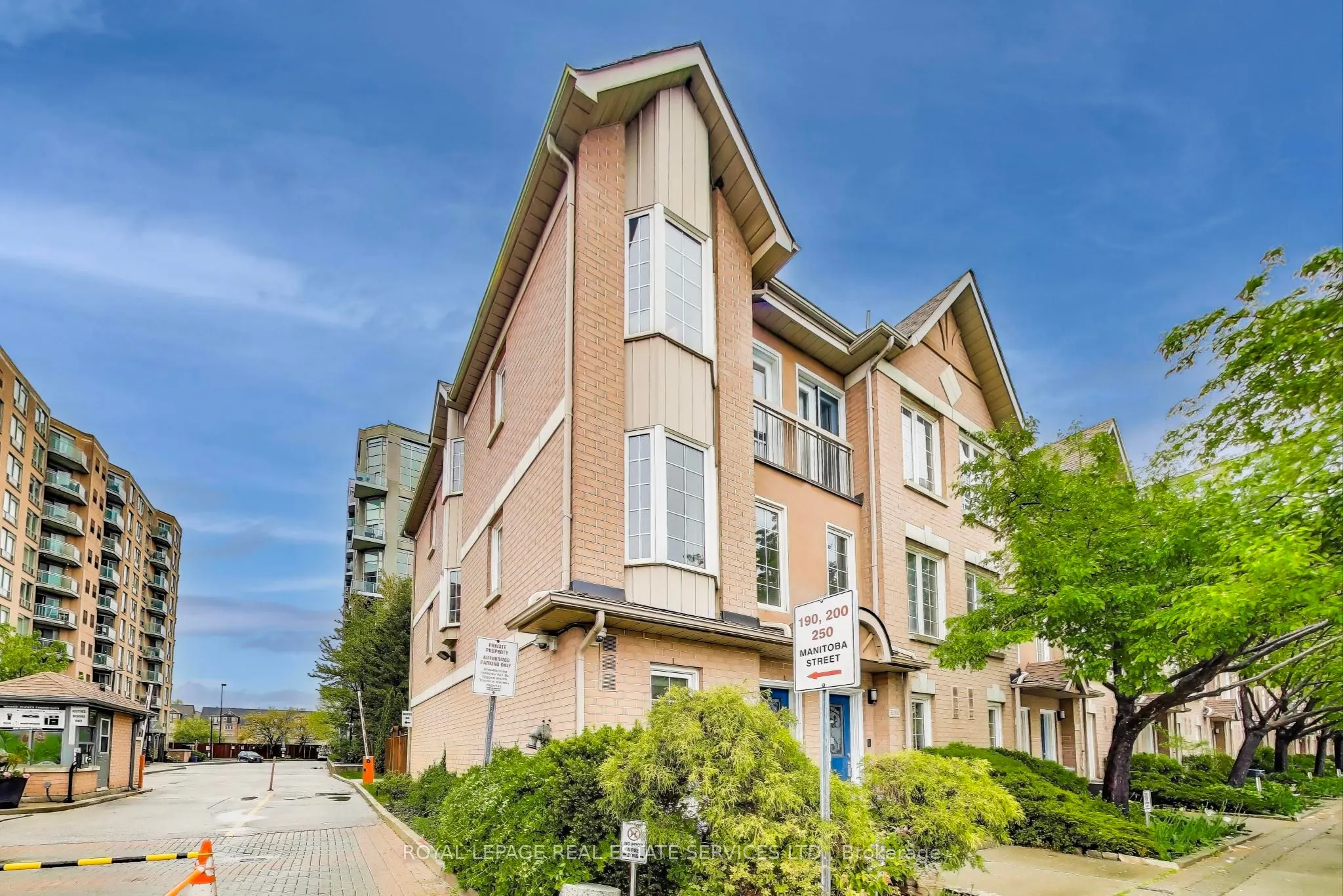 210 Manitoba Street, #10