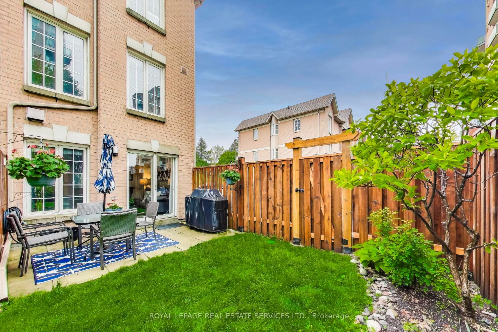 210 Manitoba Street, #10