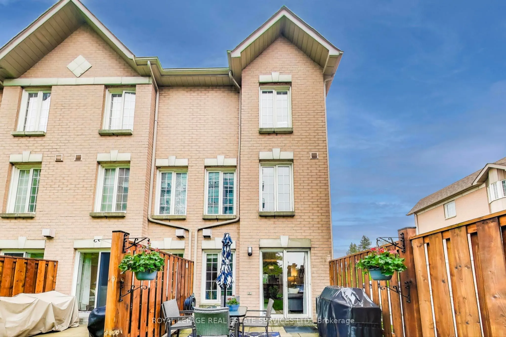 210 Manitoba Street, #10