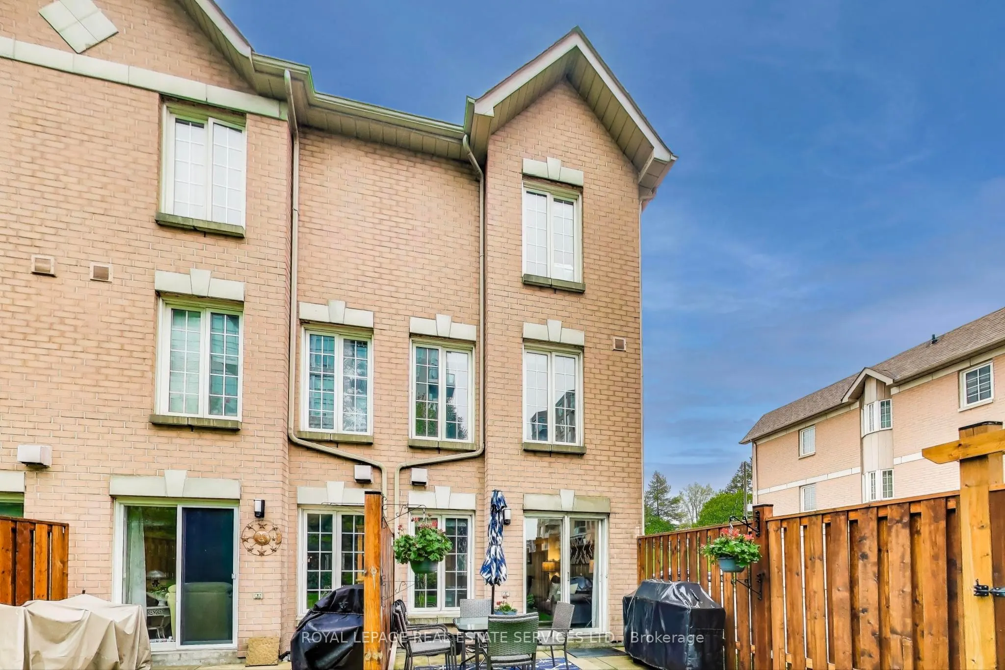 210 Manitoba Street, #10