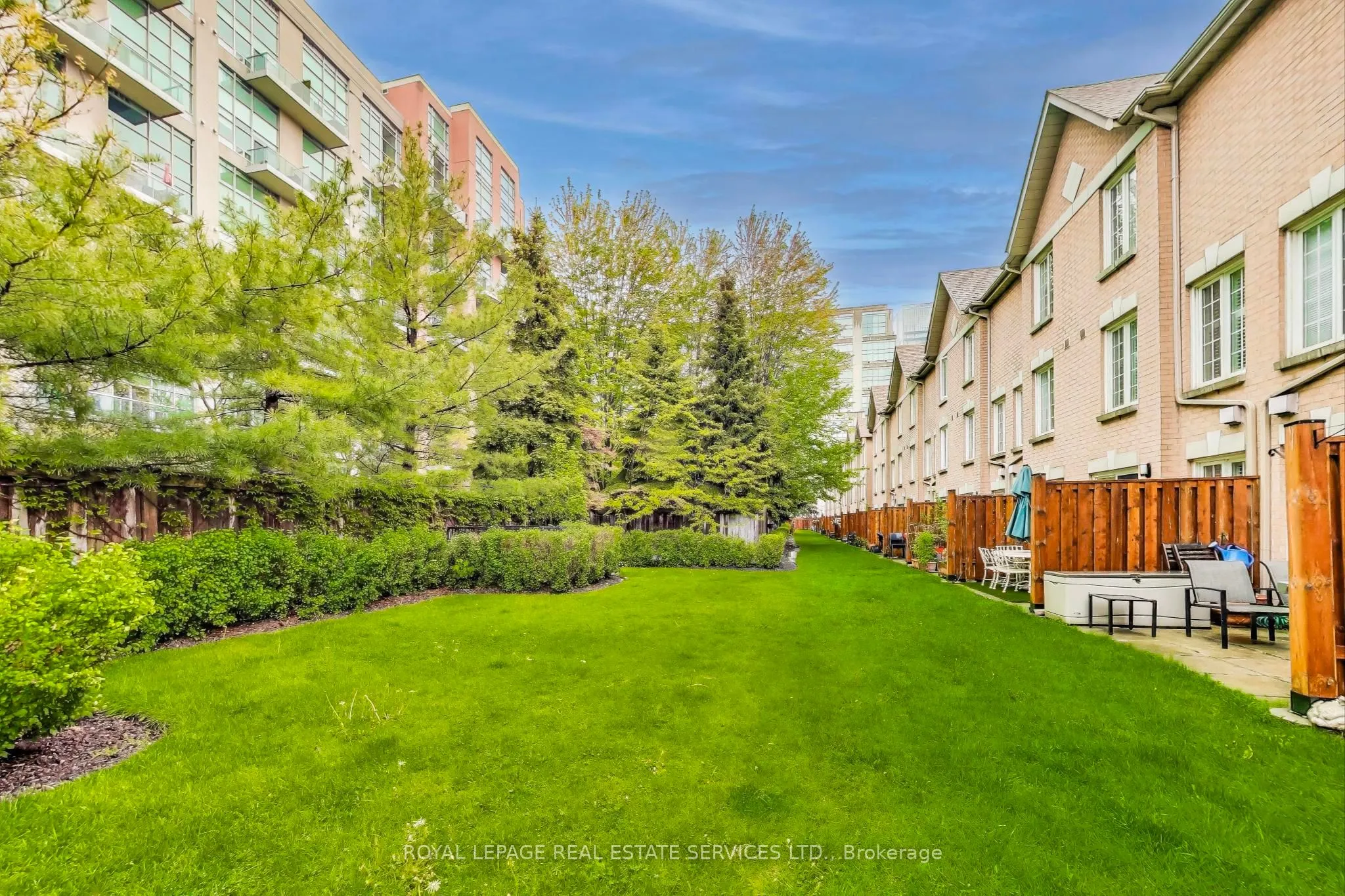 210 Manitoba Street, #10