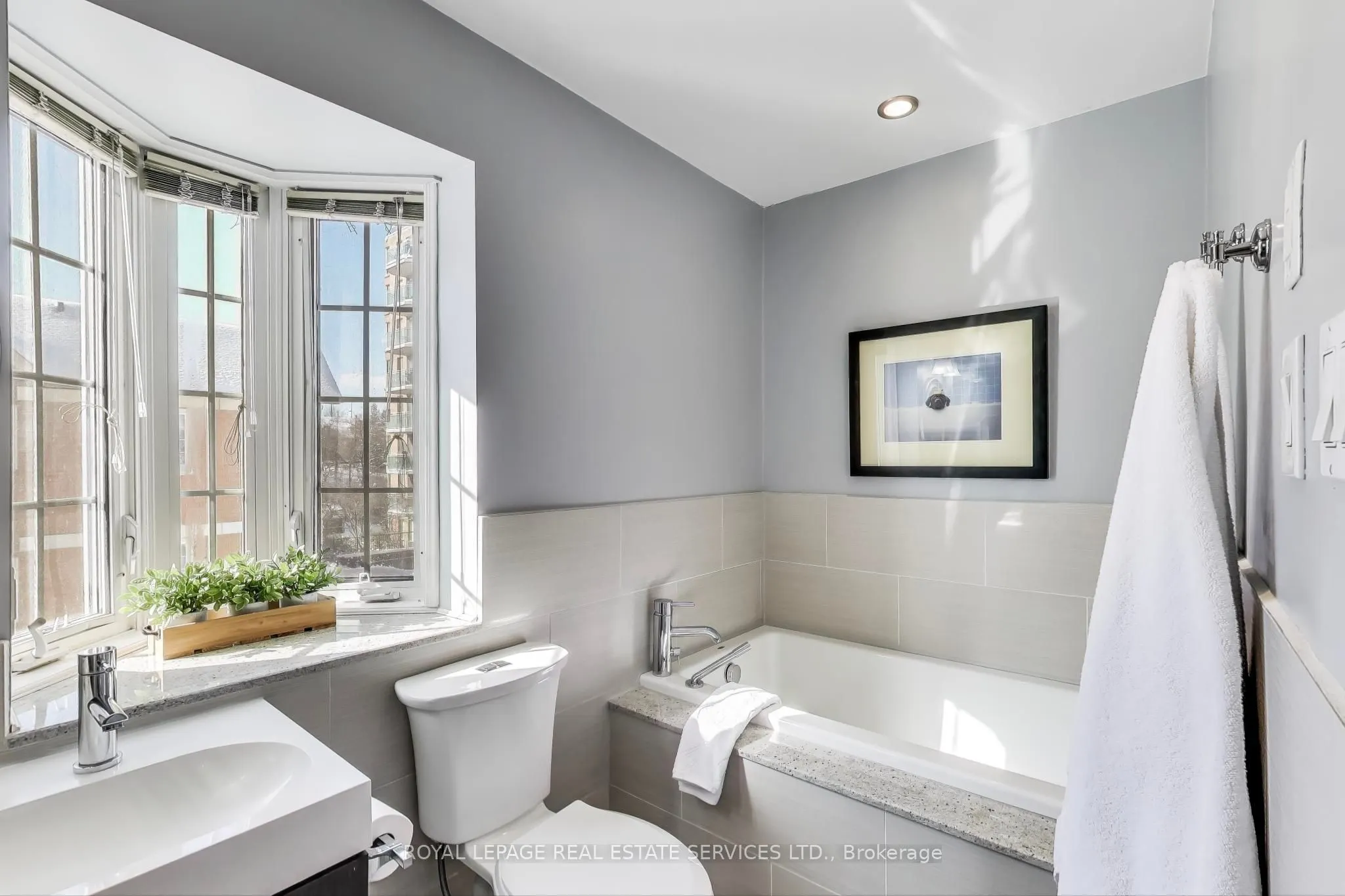 210 Manitoba Street, #10