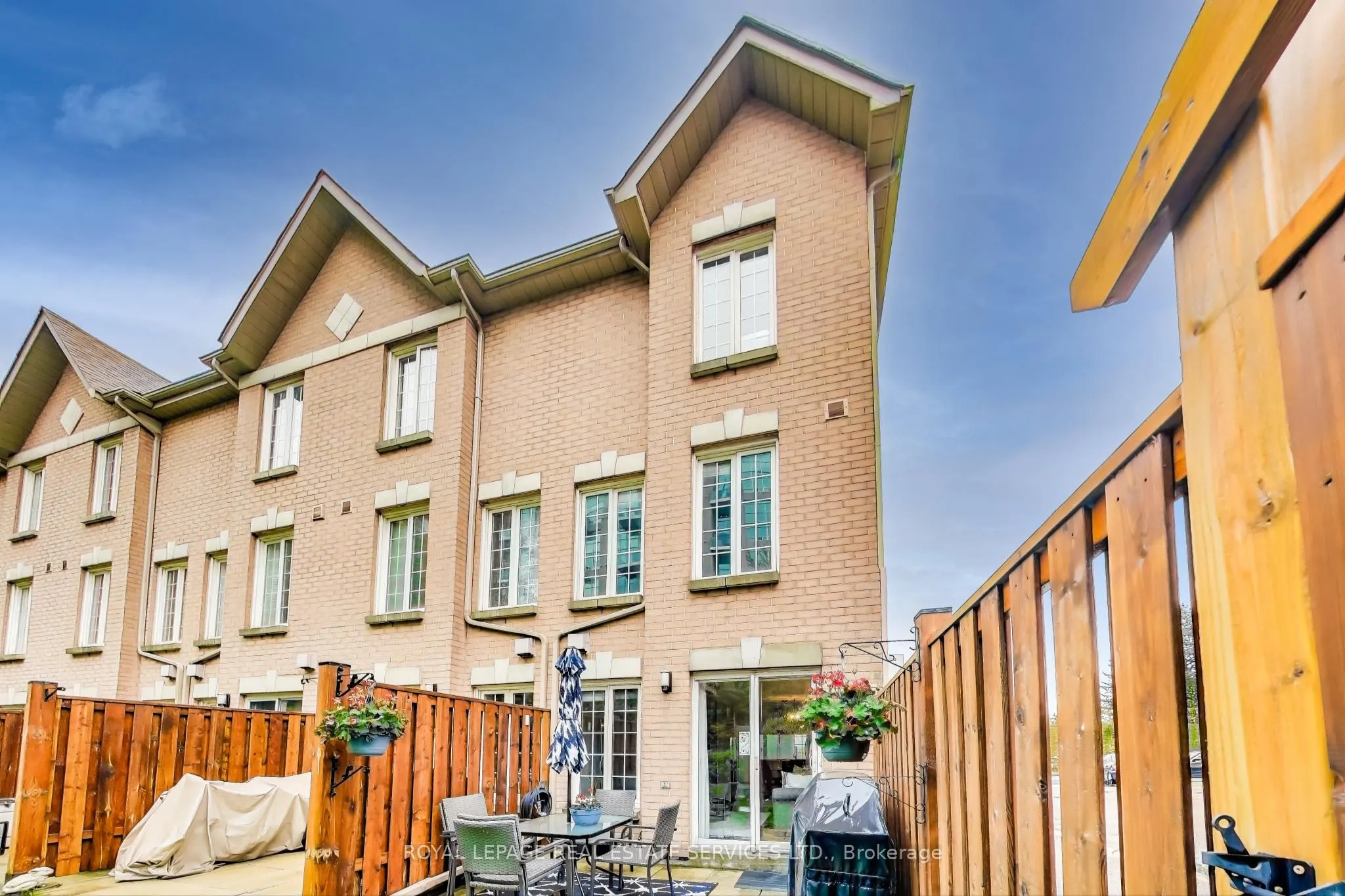 210 Manitoba Street, #10