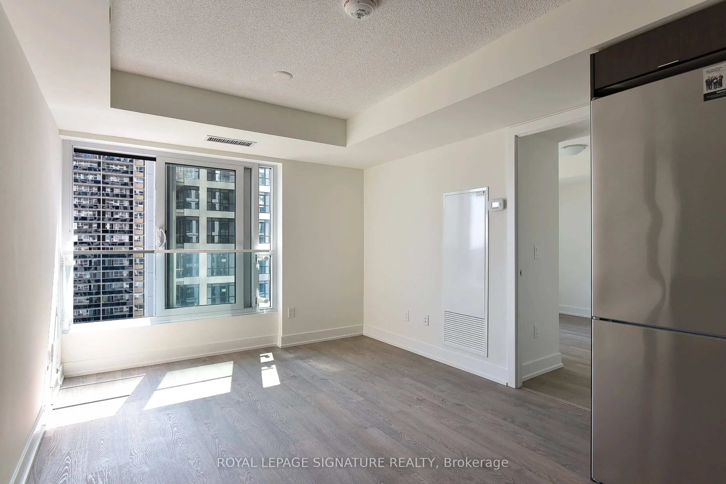 7 Mabelle Avenue, #1910