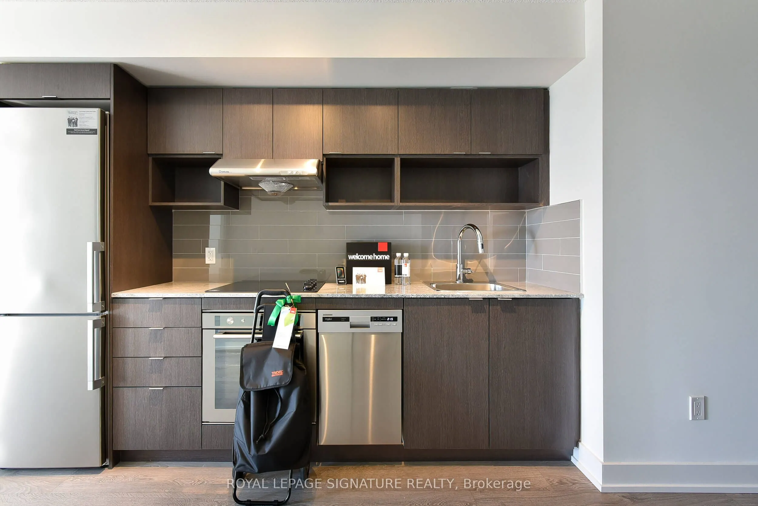 7 Mabelle Avenue, #1910
