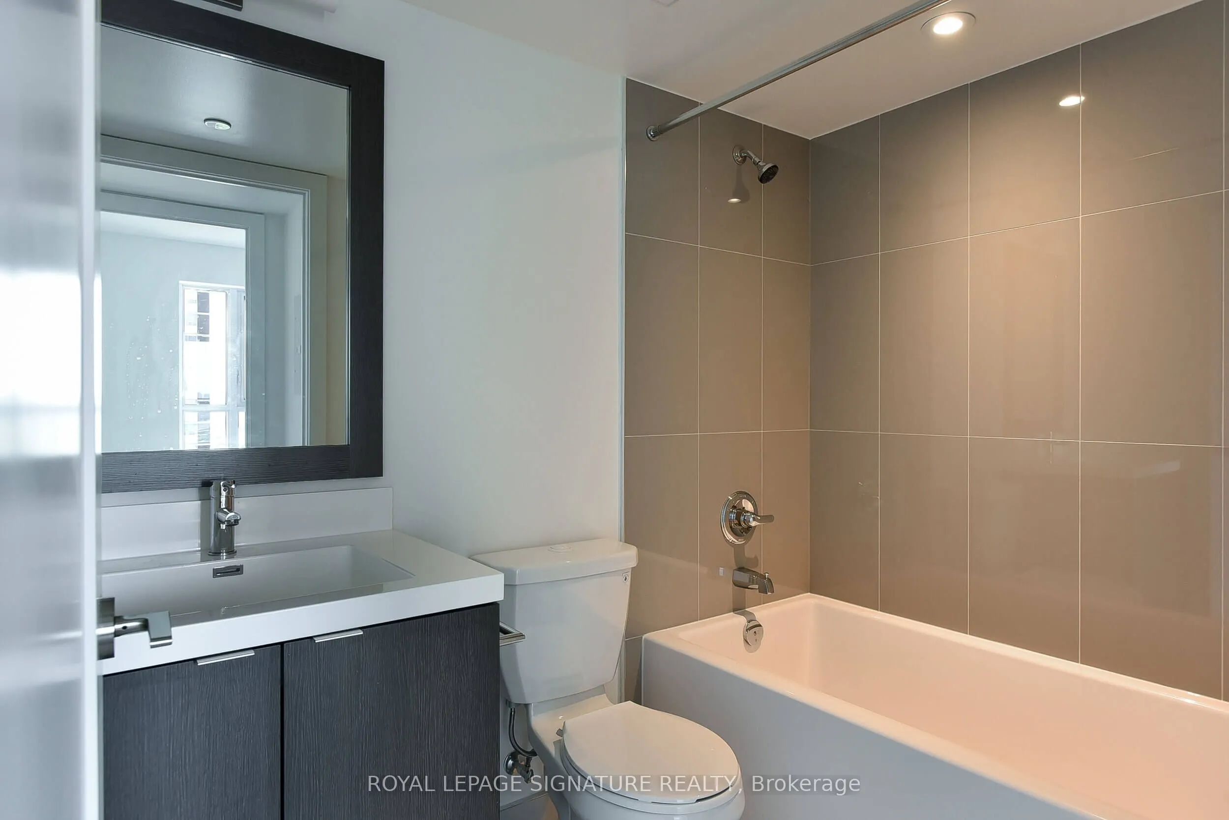 7 Mabelle Avenue, #1910