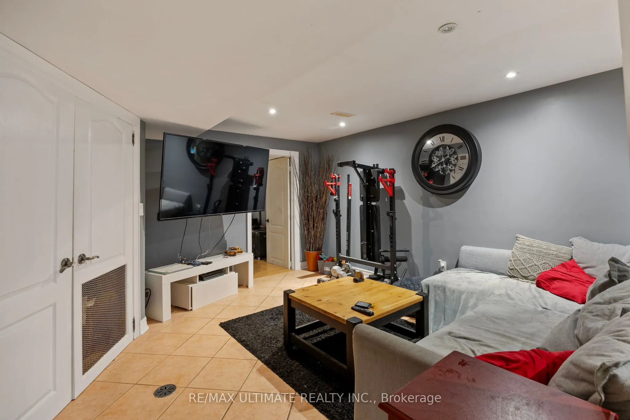 23 Seneca Avenue